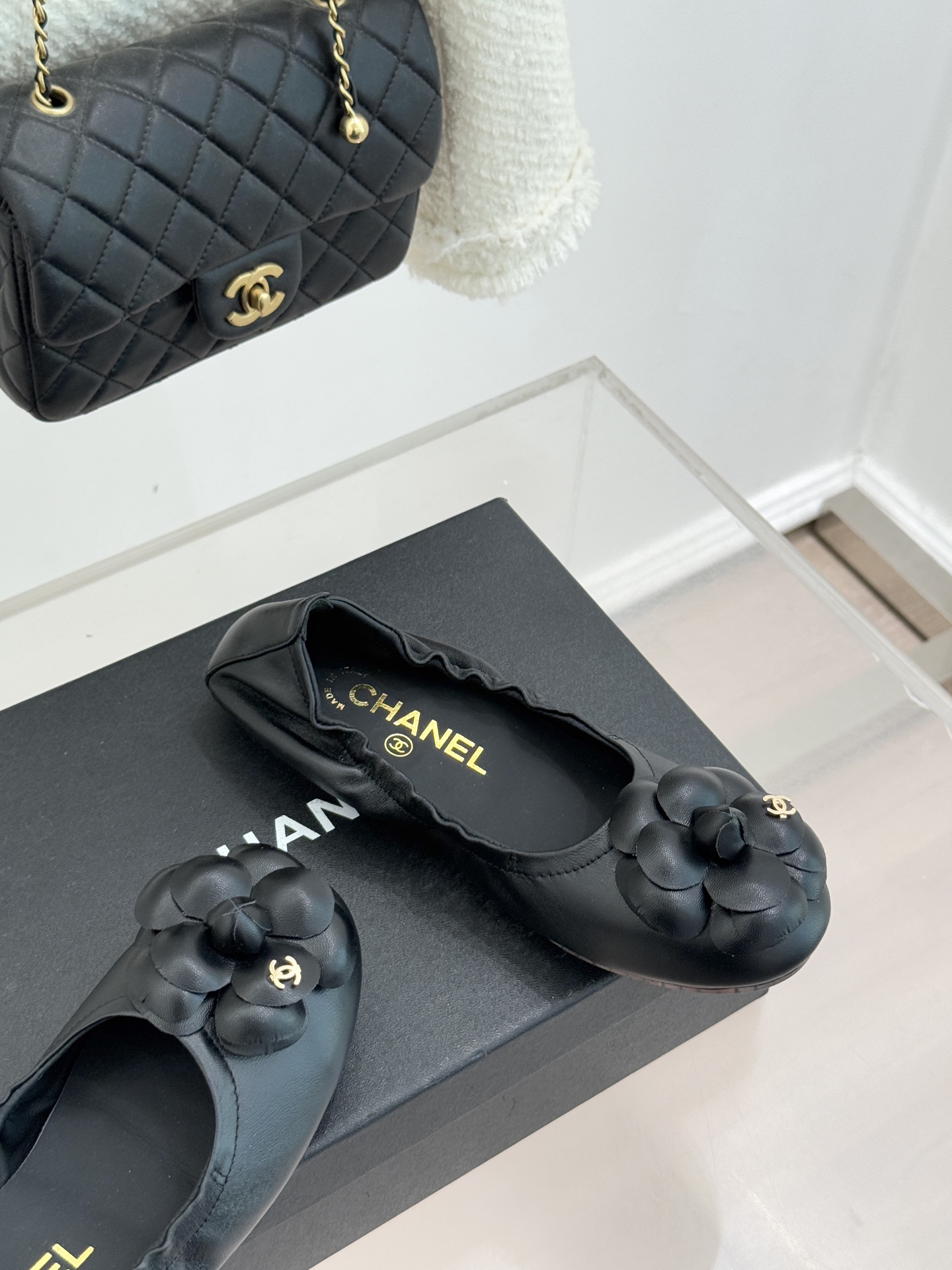 CHANE* ｜小香26P双C山茶花平底芭蕾舞鞋以芭蕾鞋的灵动续写小香经典让品牌灵魂符号山茶花与双C标识