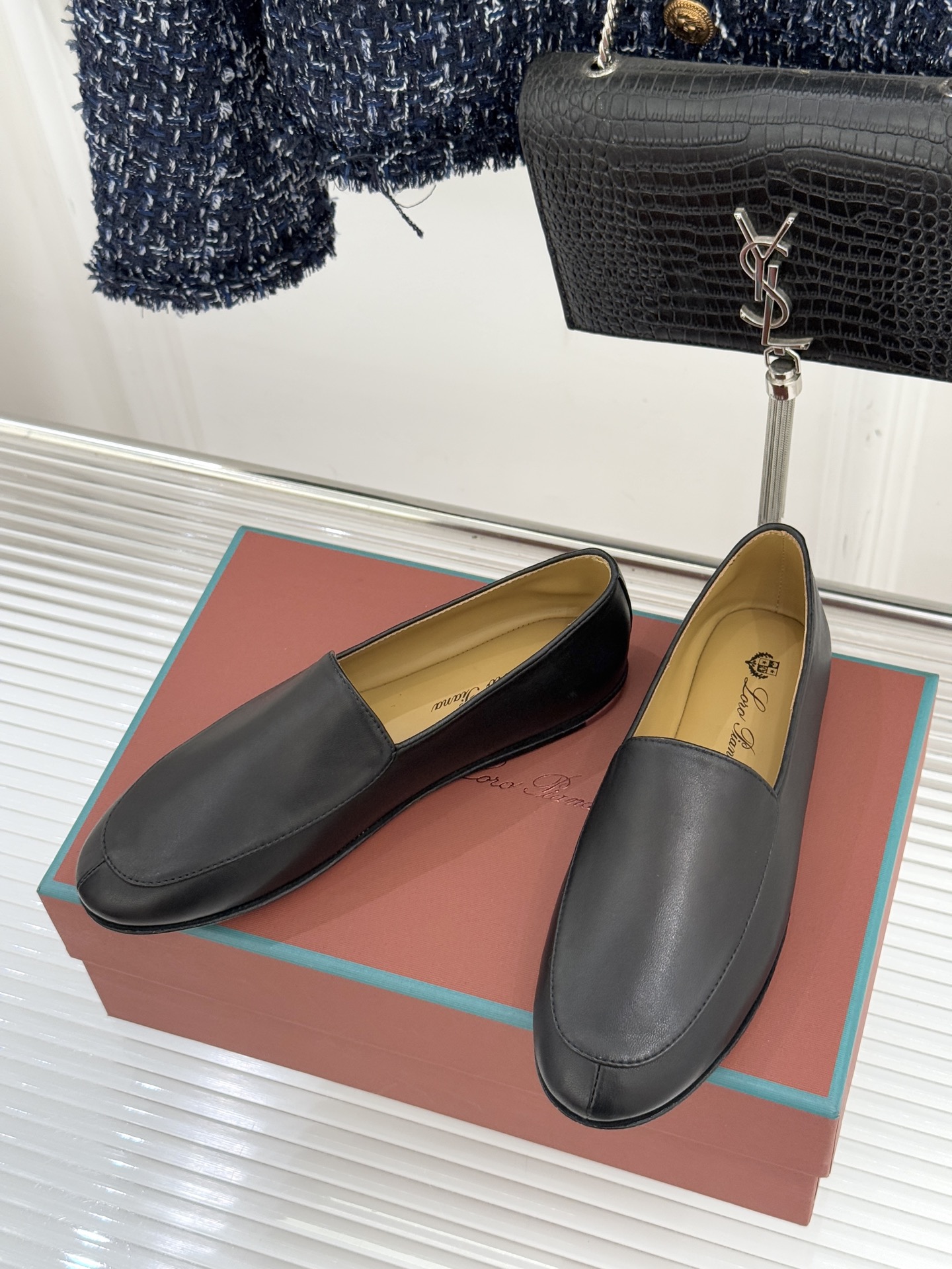 （配原版飞机盒）Loro Piana/LP经典情侣款极简复古乐福鞋又到了一年一度的情侣出街装备大焕新时刻