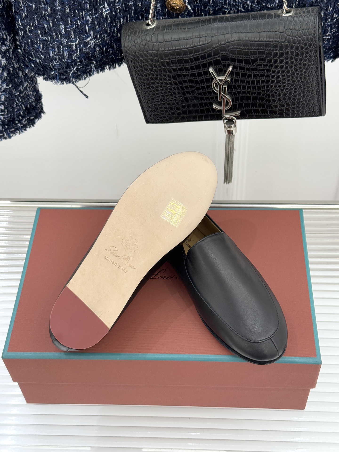 （配原版飞机盒）Loro Piana/LP经典情侣款极简复古乐福鞋又到了一年一度的情侣出街装备大焕新时刻