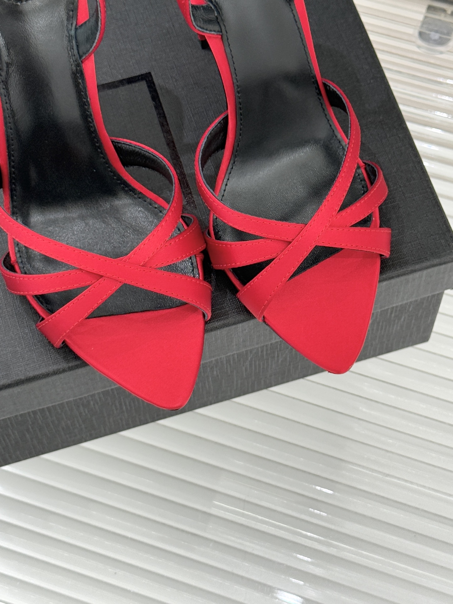 Saint Lauren*YSL圣罗兰26WF新品性感尖头细带高跟凉鞋简直是为想在夏日slay全场的姐妹