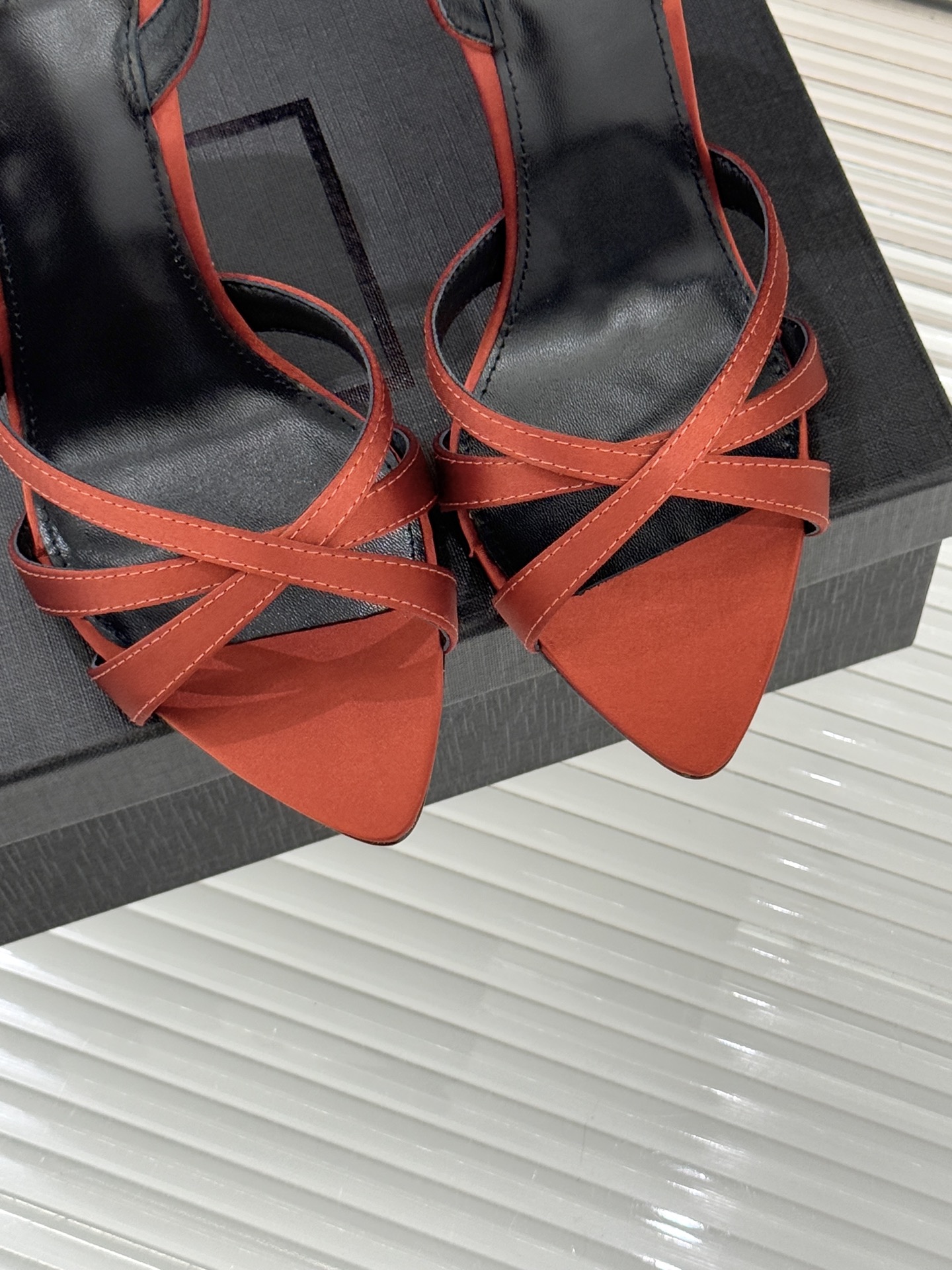 Saint Lauren*YSL圣罗兰26WF新品性感尖头细带高跟凉鞋简直是为想在夏日slay全场的姐妹