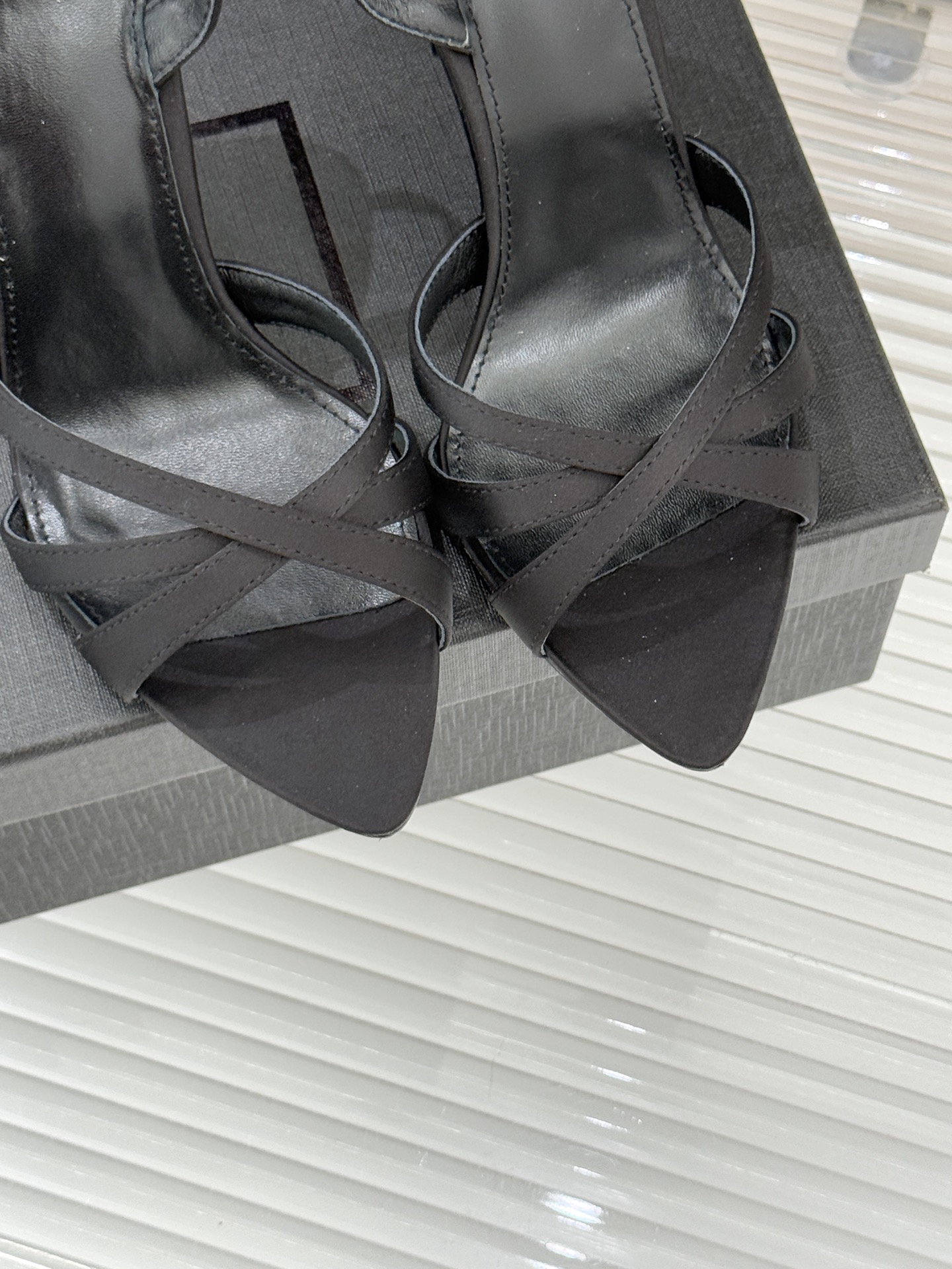 Saint Lauren*YSL圣罗兰26WF新品性感尖头细带高跟凉鞋简直是为想在夏日slay全场的姐妹