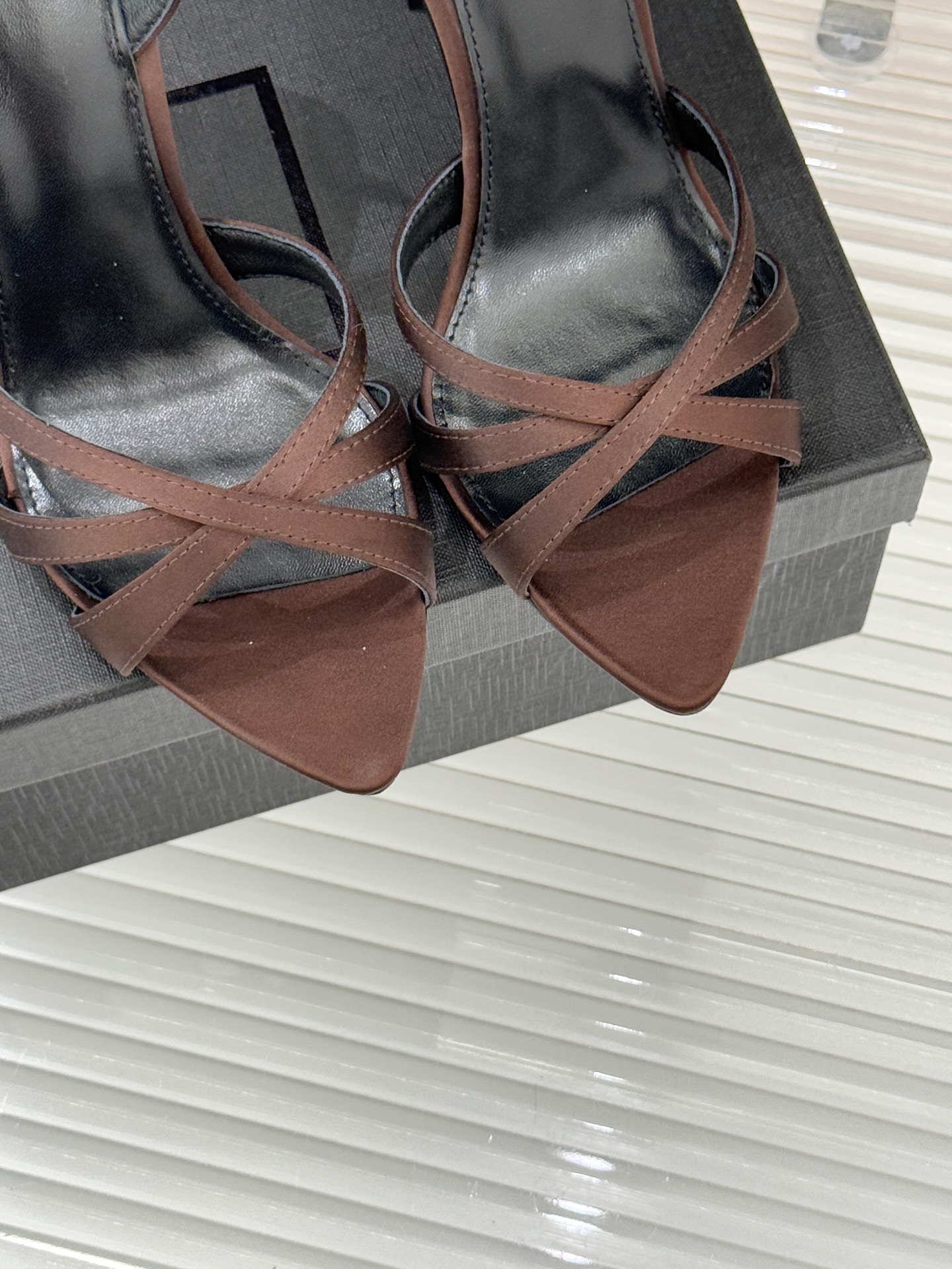 Saint Lauren*YSL圣罗兰26WF新品性感尖头细带高跟凉鞋简直是为想在夏日slay全场的姐妹