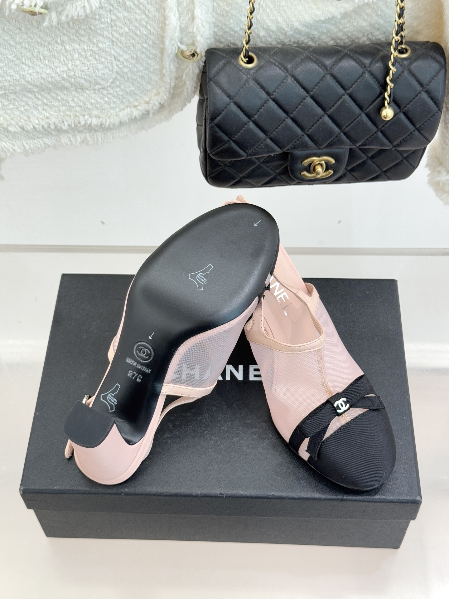 CHANE*｜小香26C新品网纱双C蝴蝶结凉鞋当小香经典符号邂逅26C夏日灵感这双凉鞋便成了奢雅与实穿的