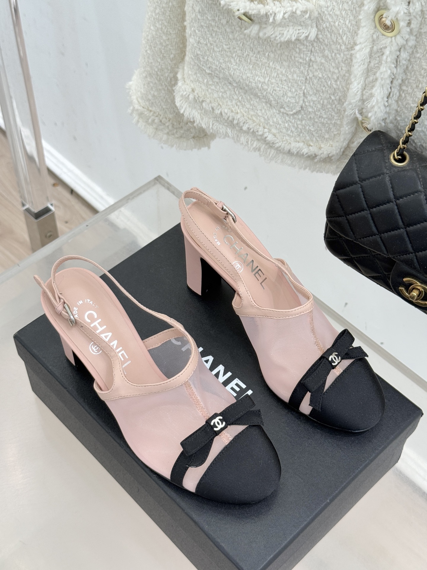 CHANE*｜小香26C新品网纱双C蝴蝶结凉鞋当小香经典符号邂逅26C夏日灵感这双凉鞋便成了奢雅与实穿的