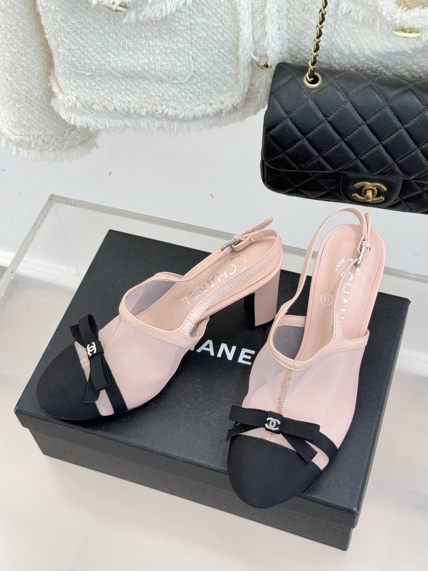 CHANE*｜小香26C新品网纱双C蝴蝶结凉鞋当小香经典符号邂逅26C夏日灵感这双凉鞋便成了奢雅与实穿的