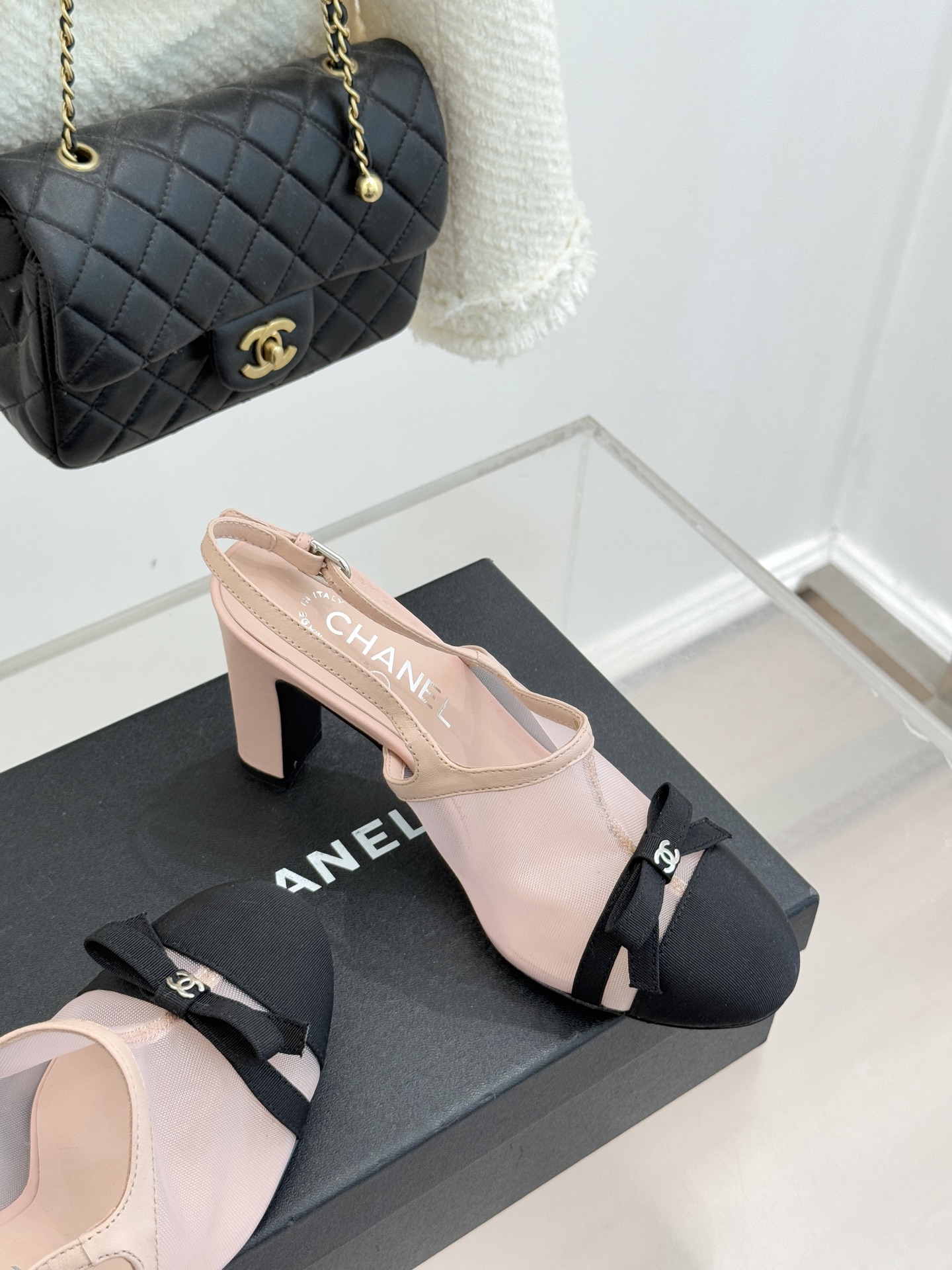 CHANE*｜小香26C新品网纱双C蝴蝶结凉鞋当小香经典符号邂逅26C夏日灵感这双凉鞋便成了奢雅与实穿的