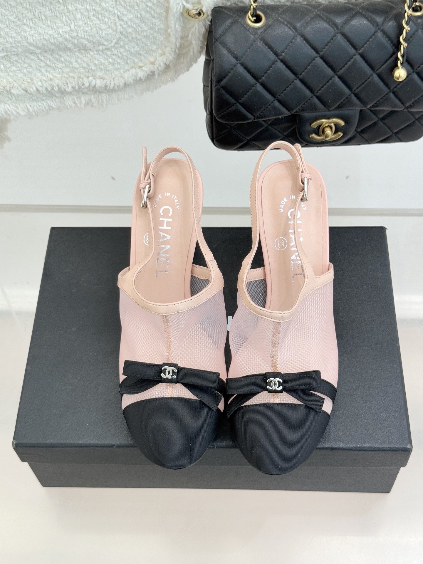 CHANE*｜小香26C新品网纱双C蝴蝶结凉鞋当小香经典符号邂逅26C夏日灵感这双凉鞋便成了奢雅与实穿的