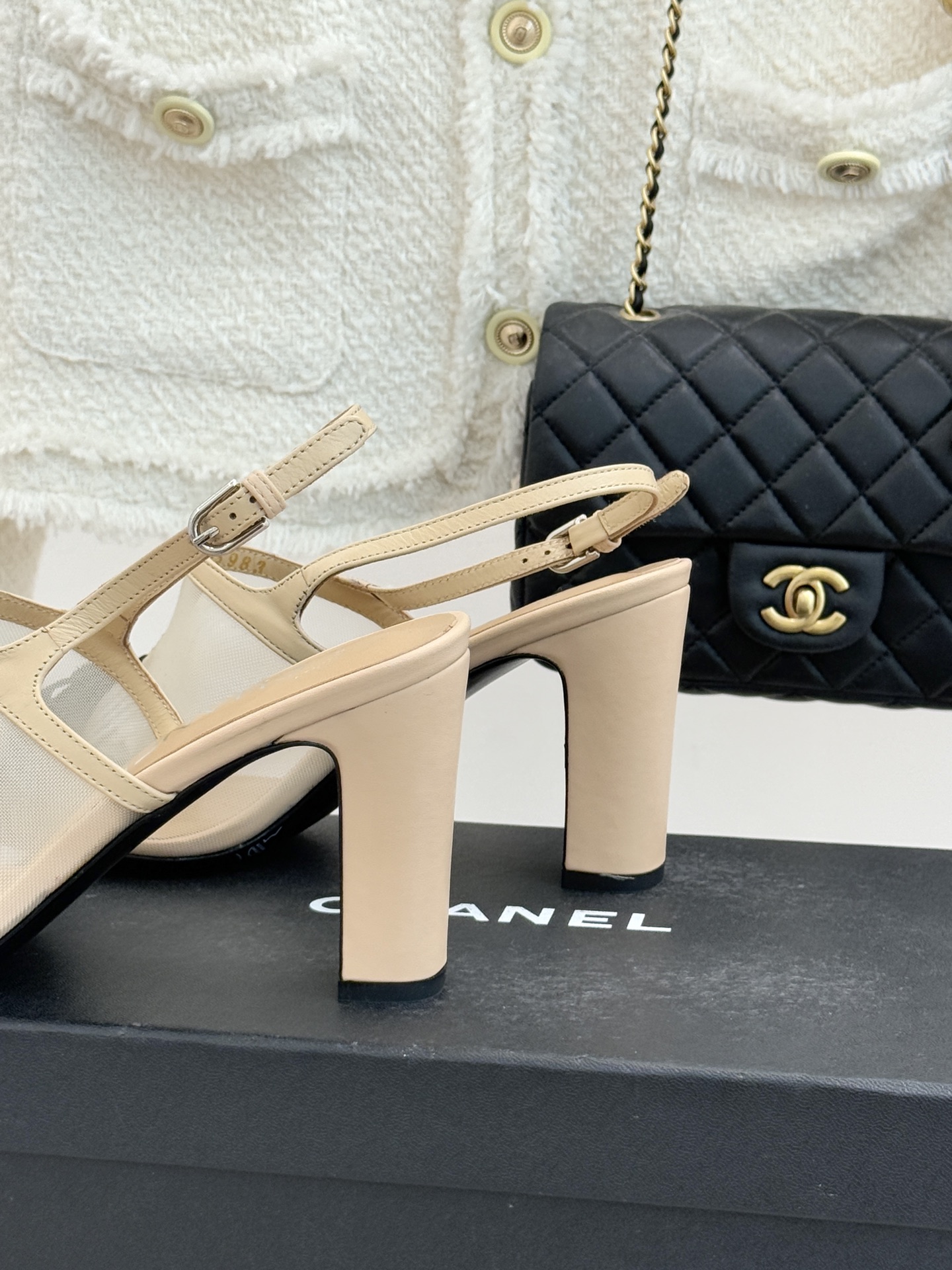 CHANE*｜小香26C新品网纱双C蝴蝶结凉鞋当小香经典符号邂逅26C夏日灵感这双凉鞋便成了奢雅与实穿的