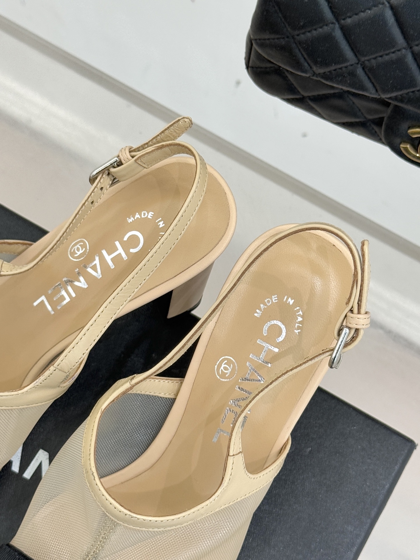 CHANE*｜小香26C新品网纱双C蝴蝶结凉鞋当小香经典符号邂逅26C夏日灵感这双凉鞋便成了奢雅与实穿的