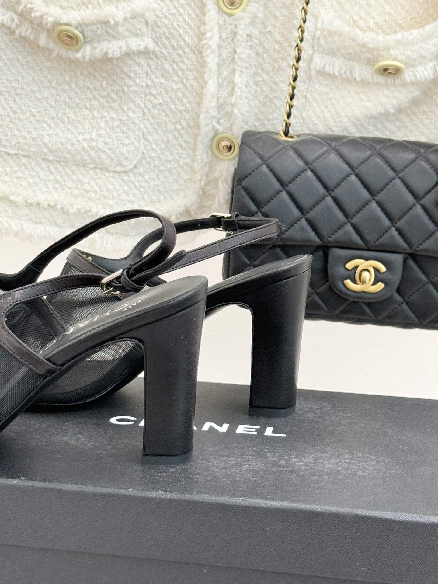 CHANE*｜小香26C新品网纱双C蝴蝶结凉鞋当小香经典符号邂逅26C夏日灵感这双凉鞋便成了奢雅与实穿的