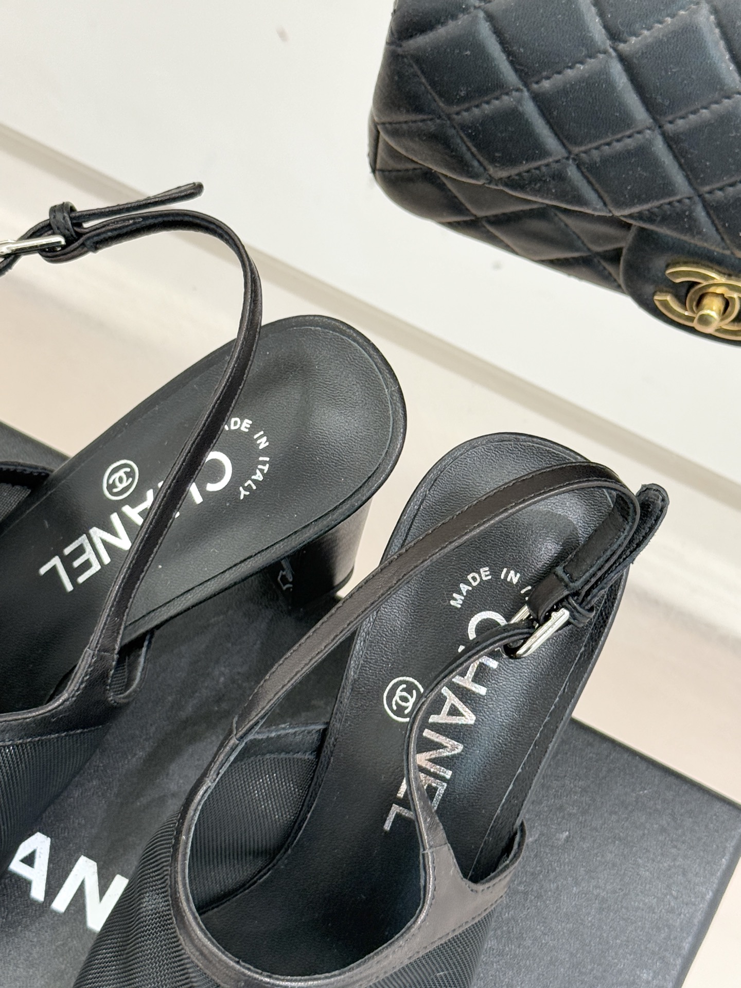 CHANE*｜小香26C新品网纱双C蝴蝶结凉鞋当小香经典符号邂逅26C夏日灵感这双凉鞋便成了奢雅与实穿的