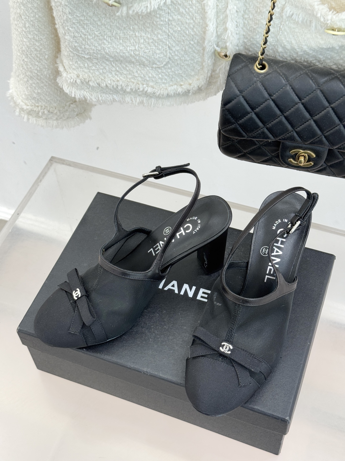 CHANE*｜小香26C新品网纱双C蝴蝶结凉鞋当小香经典符号邂逅26C夏日灵感这双凉鞋便成了奢雅与实穿的