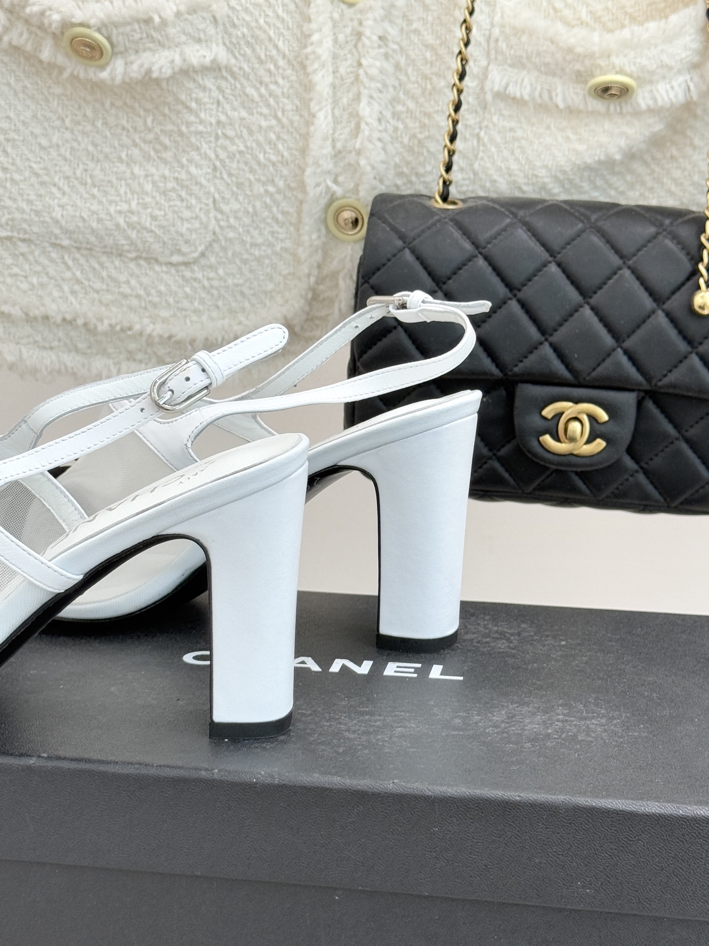 CHANE*｜小香26C新品网纱双C蝴蝶结凉鞋当小香经典符号邂逅26C夏日灵感这双凉鞋便成了奢雅与实穿的