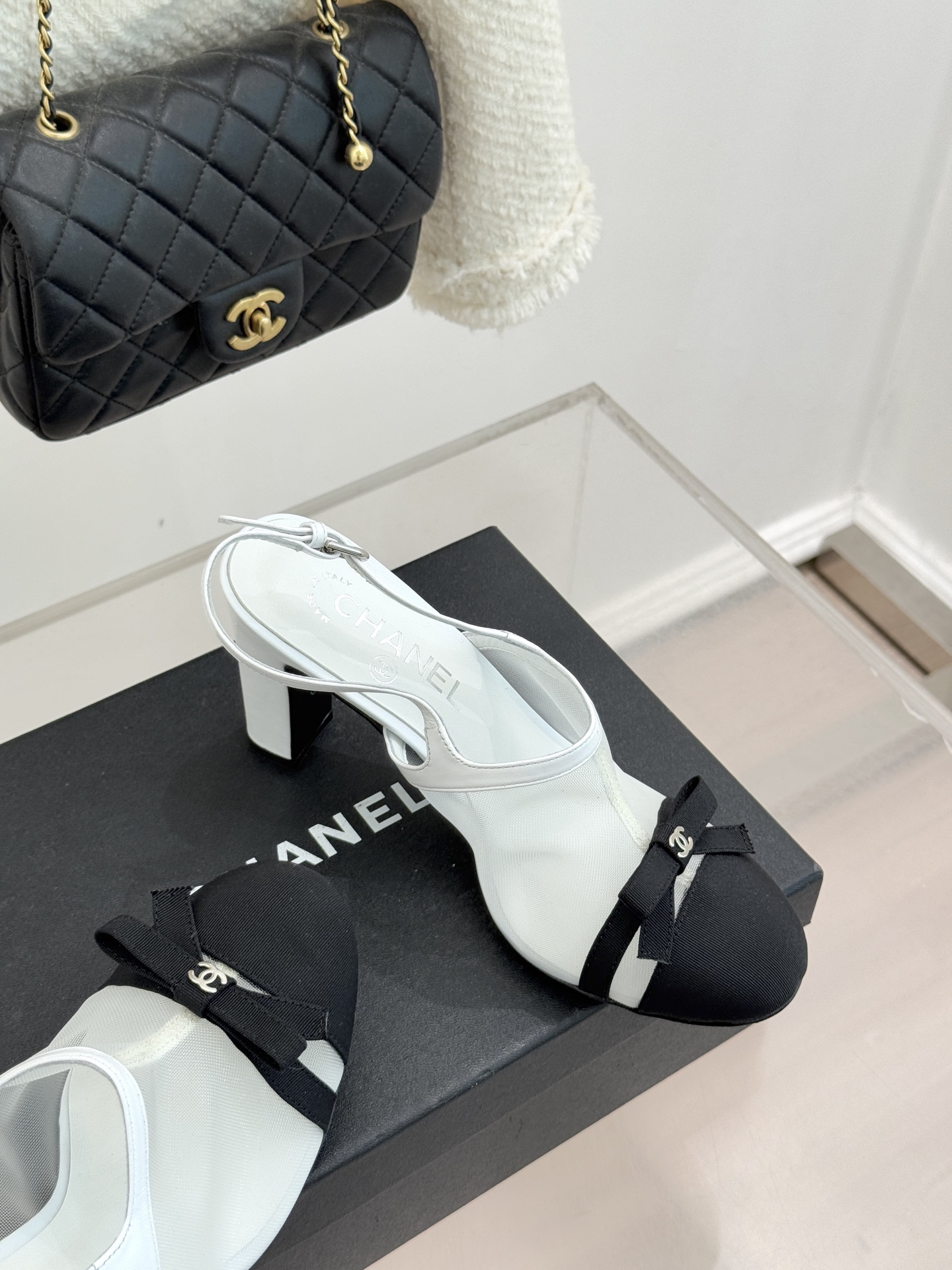 CHANE*｜小香26C新品网纱双C蝴蝶结凉鞋当小香经典符号邂逅26C夏日灵感这双凉鞋便成了奢雅与实穿的