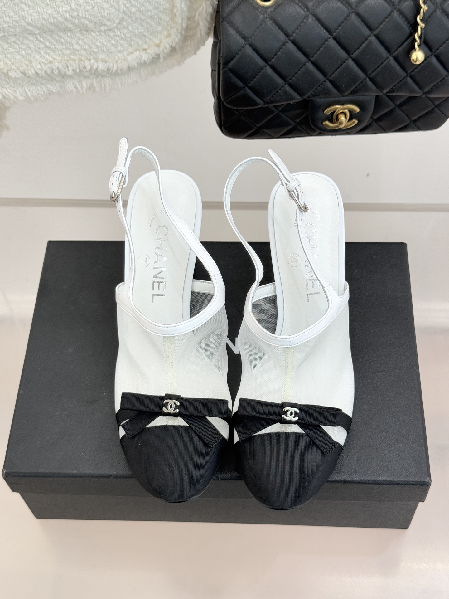 CHANE*｜小香26C新品网纱双C蝴蝶结凉鞋当小香经典符号邂逅26C夏日灵感这双凉鞋便成了奢雅与实穿的