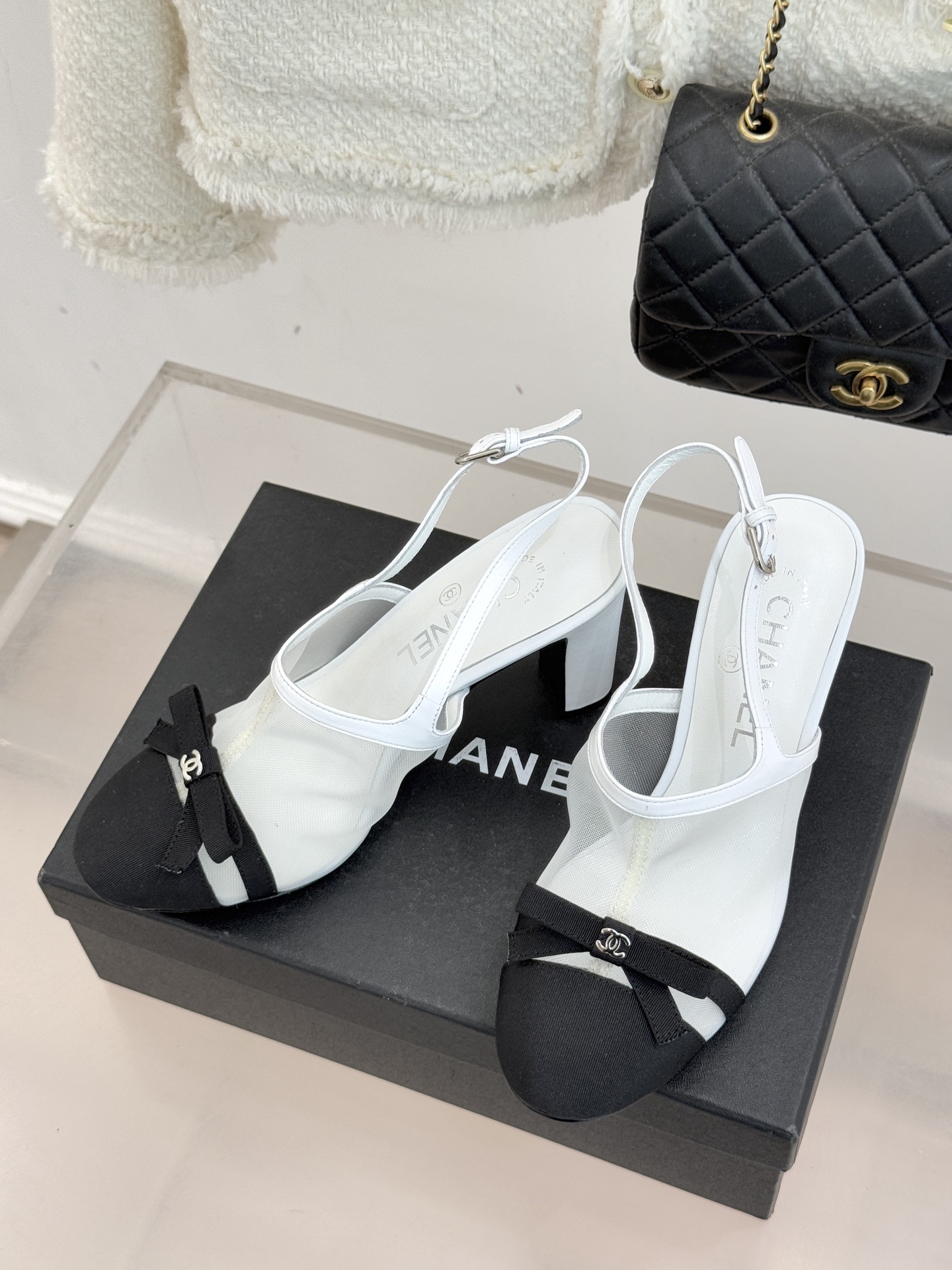 CHANE*｜小香26C新品网纱双C蝴蝶结凉鞋当小香经典符号邂逅26C夏日灵感这双凉鞋便成了奢雅与实穿的