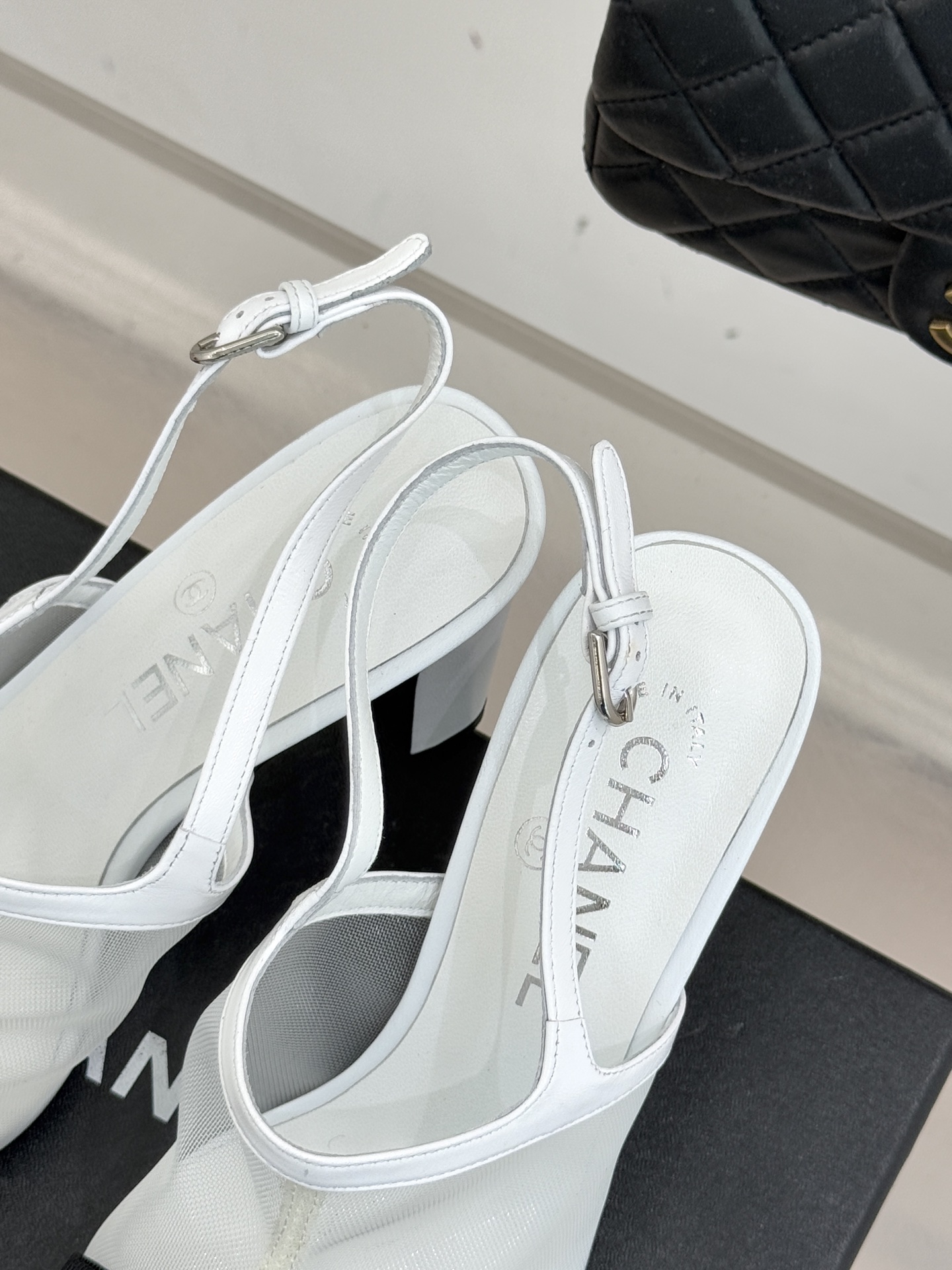 CHANE*｜小香26C新品网纱双C蝴蝶结凉鞋当小香经典符号邂逅26C夏日灵感这双凉鞋便成了奢雅与实穿的