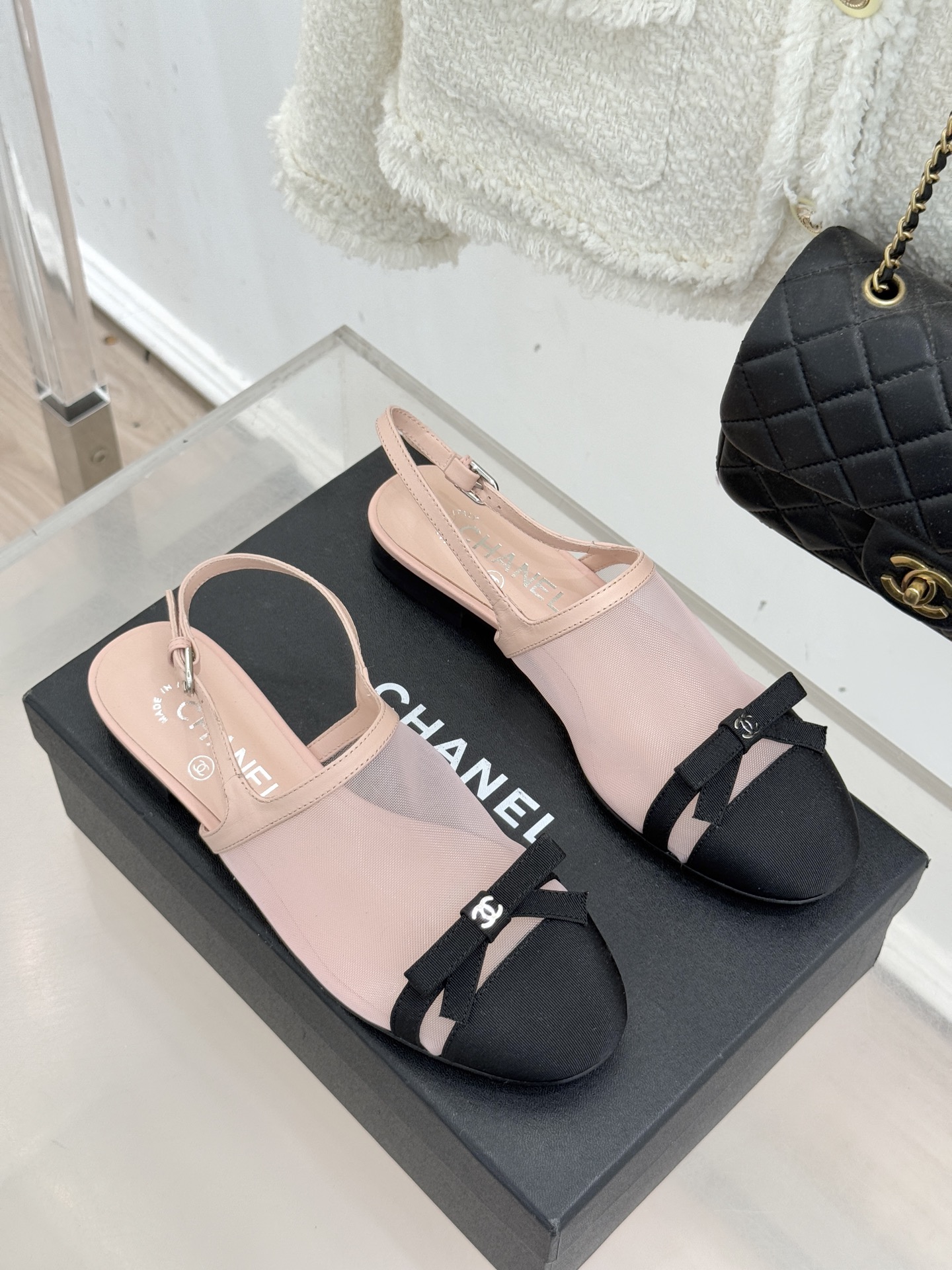 CHANE*｜小香26C新品网纱双C蝴蝶结凉鞋当小香经典符号邂逅26C夏日灵感这双凉鞋便成了奢雅与实穿的