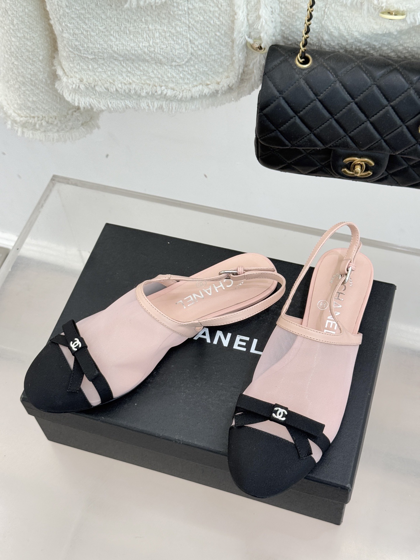 CHANE*｜小香26C新品网纱双C蝴蝶结凉鞋当小香经典符号邂逅26C夏日灵感这双凉鞋便成了奢雅与实穿的