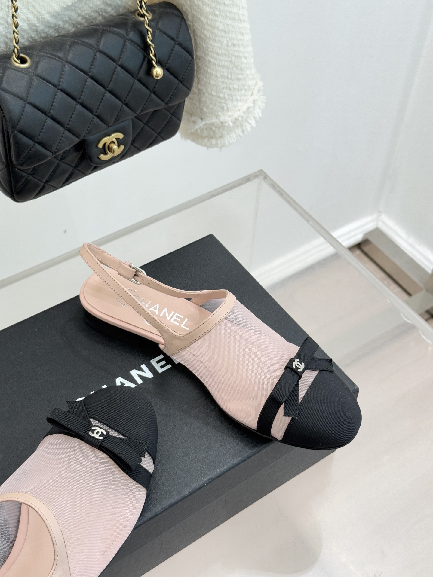 CHANE*｜小香26C新品网纱双C蝴蝶结凉鞋当小香经典符号邂逅26C夏日灵感这双凉鞋便成了奢雅与实穿的