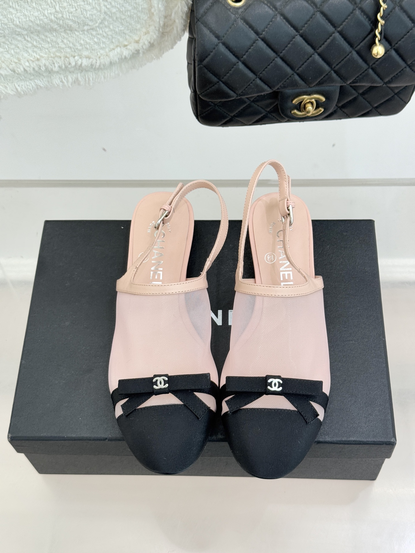 CHANE*｜小香26C新品网纱双C蝴蝶结凉鞋当小香经典符号邂逅26C夏日灵感这双凉鞋便成了奢雅与实穿的