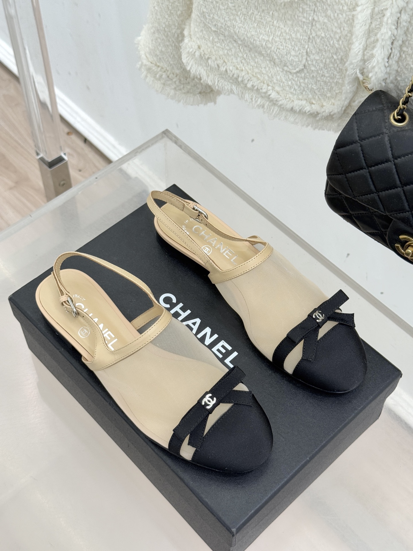 CHANE*｜小香26C新品网纱双C蝴蝶结凉鞋当小香经典符号邂逅26C夏日灵感这双凉鞋便成了奢雅与实穿的