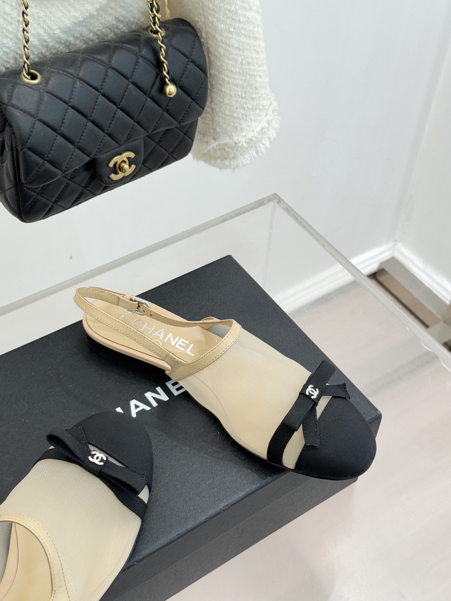 CHANE*｜小香26C新品网纱双C蝴蝶结凉鞋当小香经典符号邂逅26C夏日灵感这双凉鞋便成了奢雅与实穿的
