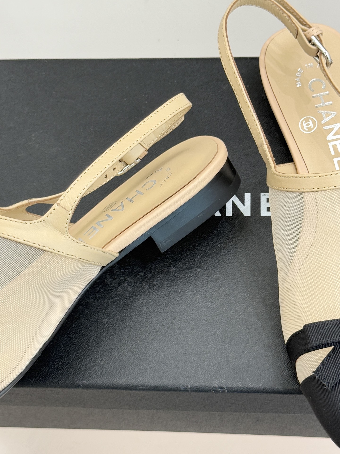 CHANE*｜小香26C新品网纱双C蝴蝶结凉鞋当小香经典符号邂逅26C夏日灵感这双凉鞋便成了奢雅与实穿的