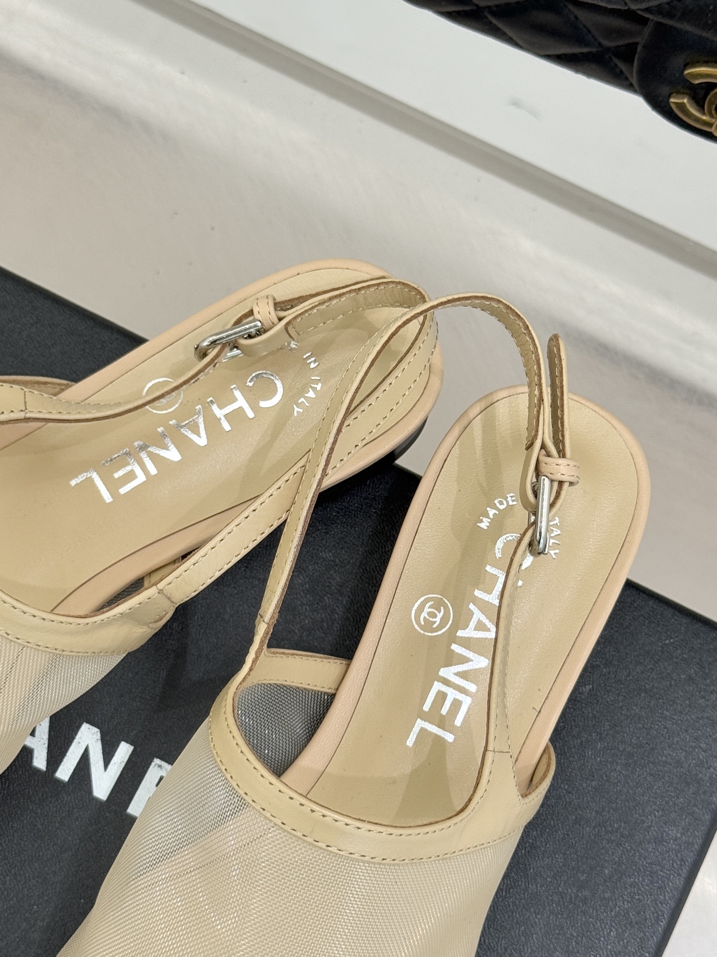 CHANE*｜小香26C新品网纱双C蝴蝶结凉鞋当小香经典符号邂逅26C夏日灵感这双凉鞋便成了奢雅与实穿的