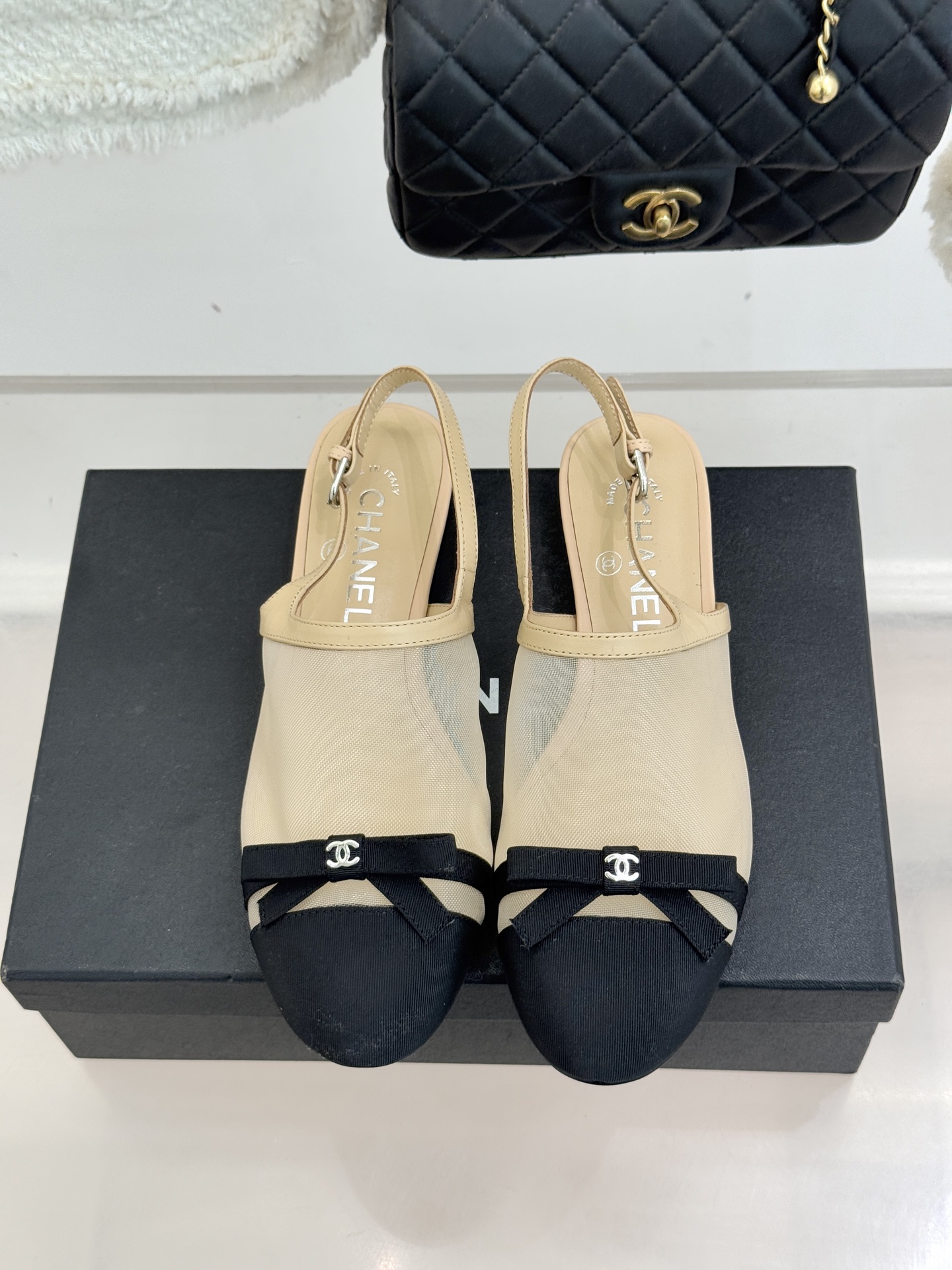 CHANE*｜小香26C新品网纱双C蝴蝶结凉鞋当小香经典符号邂逅26C夏日灵感这双凉鞋便成了奢雅与实穿的