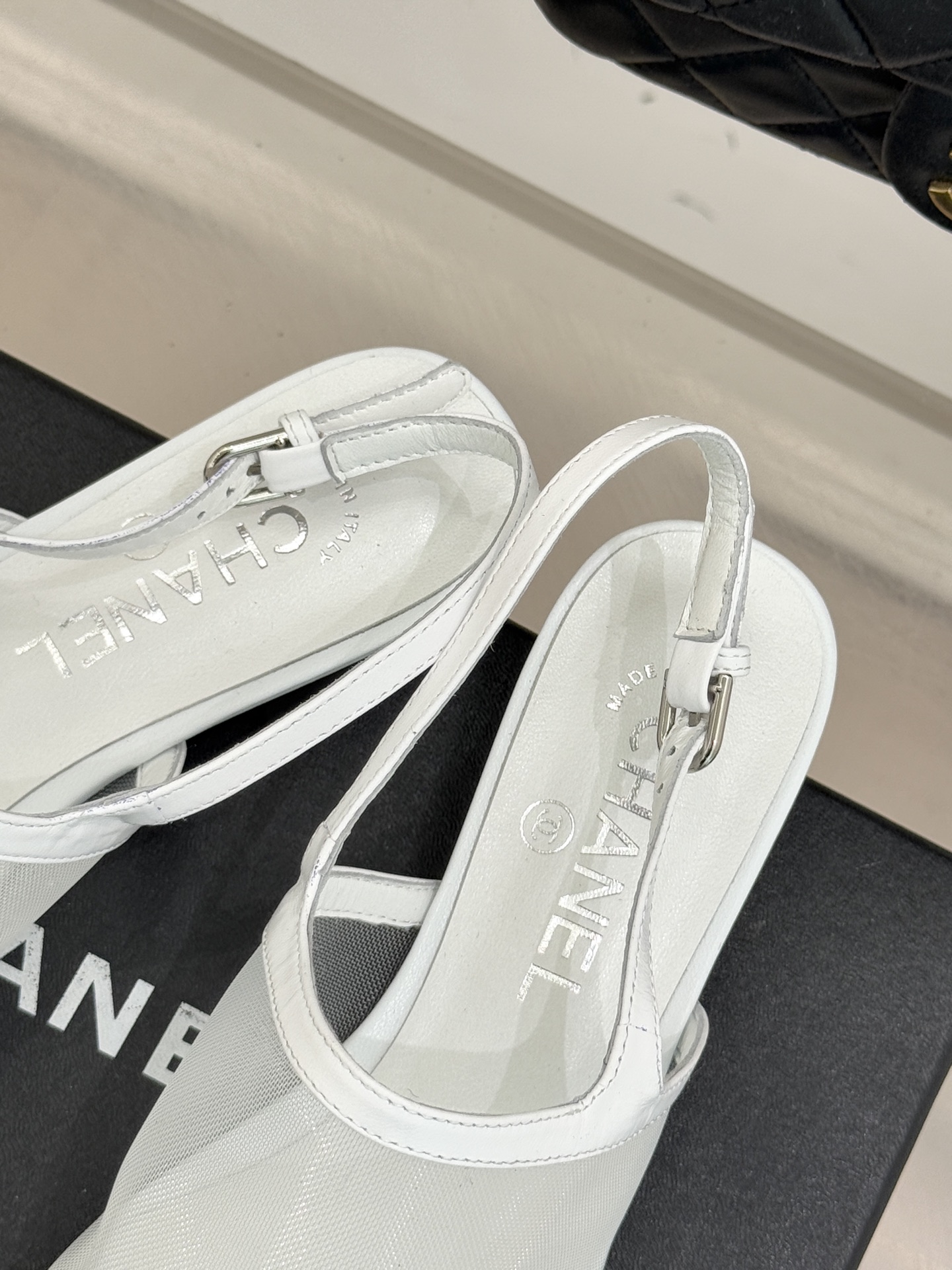 CHANE*｜小香26C新品网纱双C蝴蝶结凉鞋当小香经典符号邂逅26C夏日灵感这双凉鞋便成了奢雅与实穿的