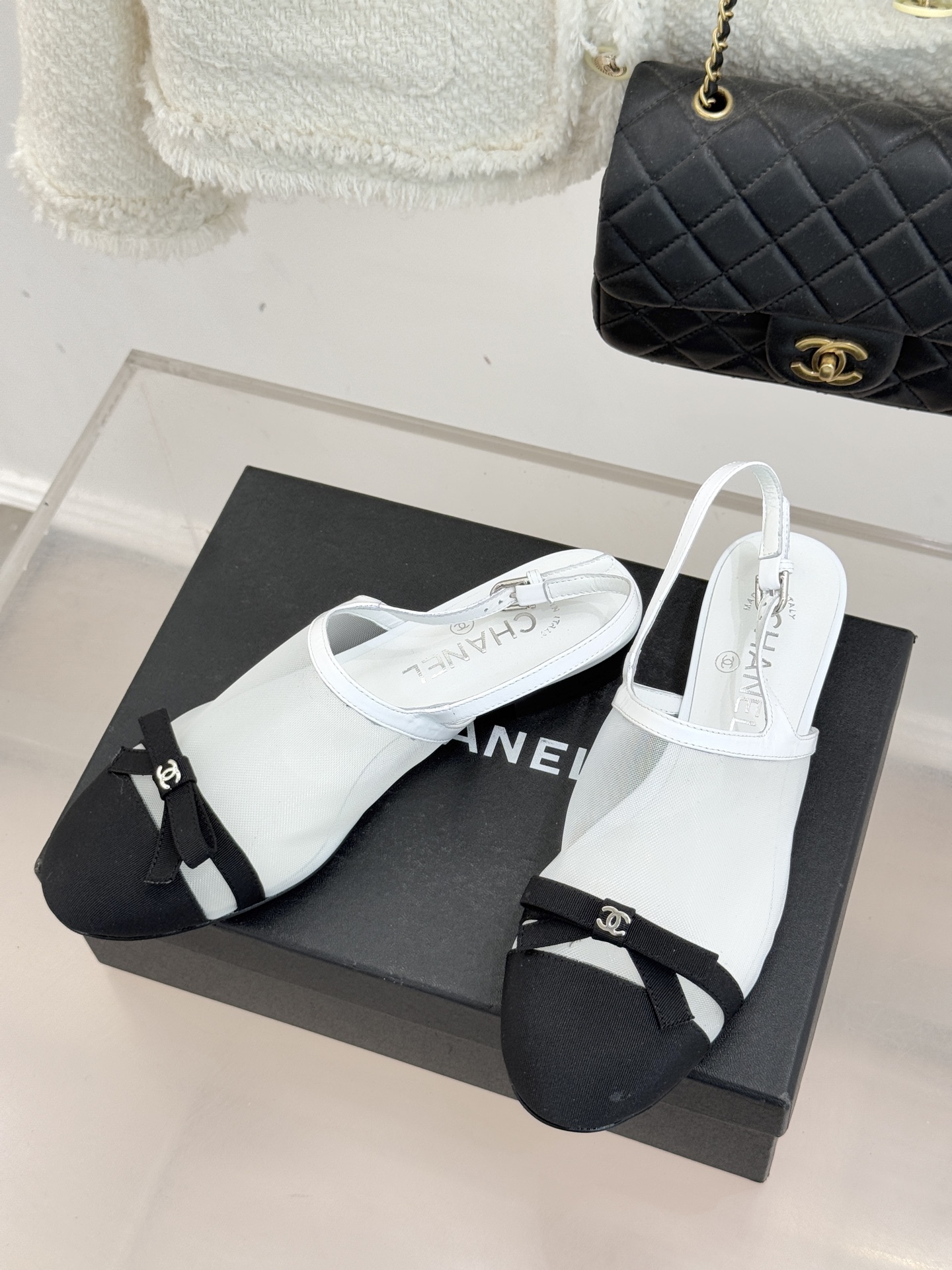 CHANE*｜小香26C新品网纱双C蝴蝶结凉鞋当小香经典符号邂逅26C夏日灵感这双凉鞋便成了奢雅与实穿的