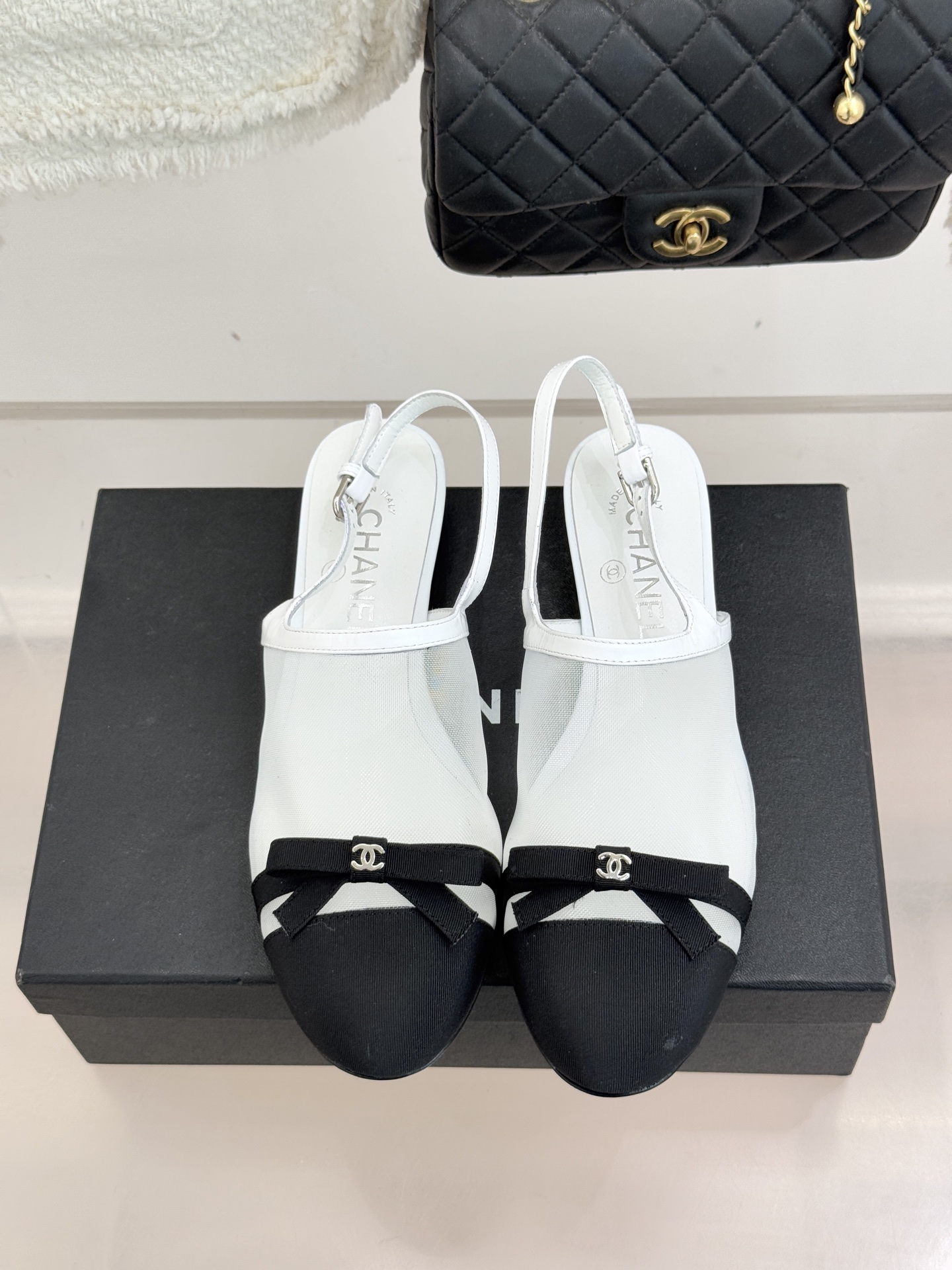 CHANE*｜小香26C新品网纱双C蝴蝶结凉鞋当小香经典符号邂逅26C夏日灵感这双凉鞋便成了奢雅与实穿的