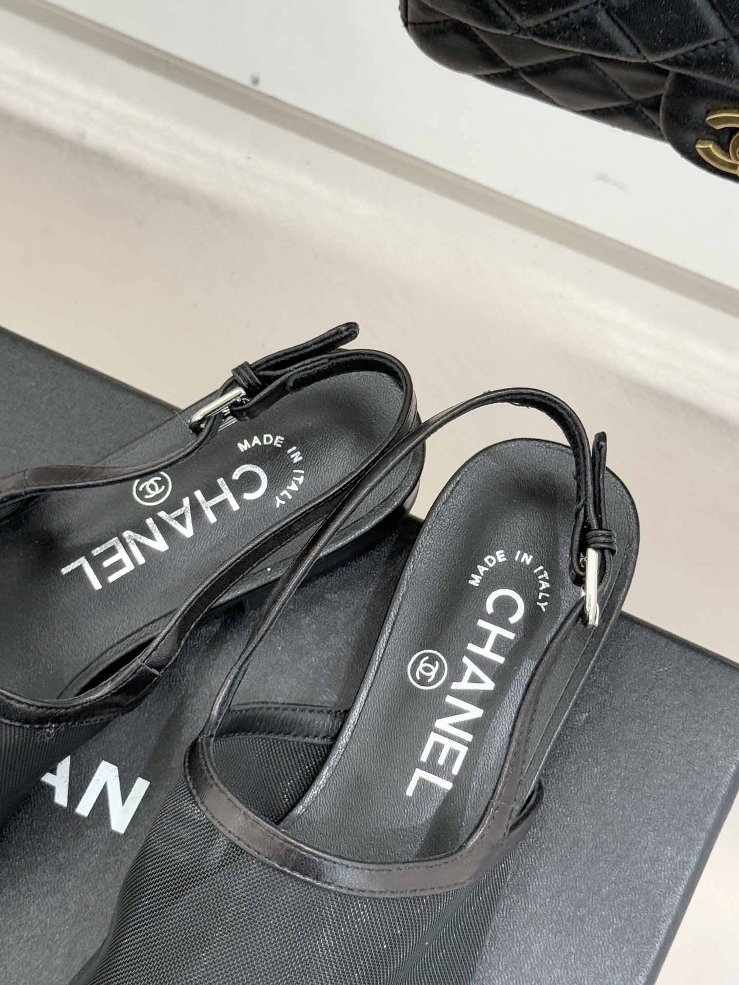 CHANE*｜小香26C新品网纱双C蝴蝶结凉鞋当小香经典符号邂逅26C夏日灵感这双凉鞋便成了奢雅与实穿的