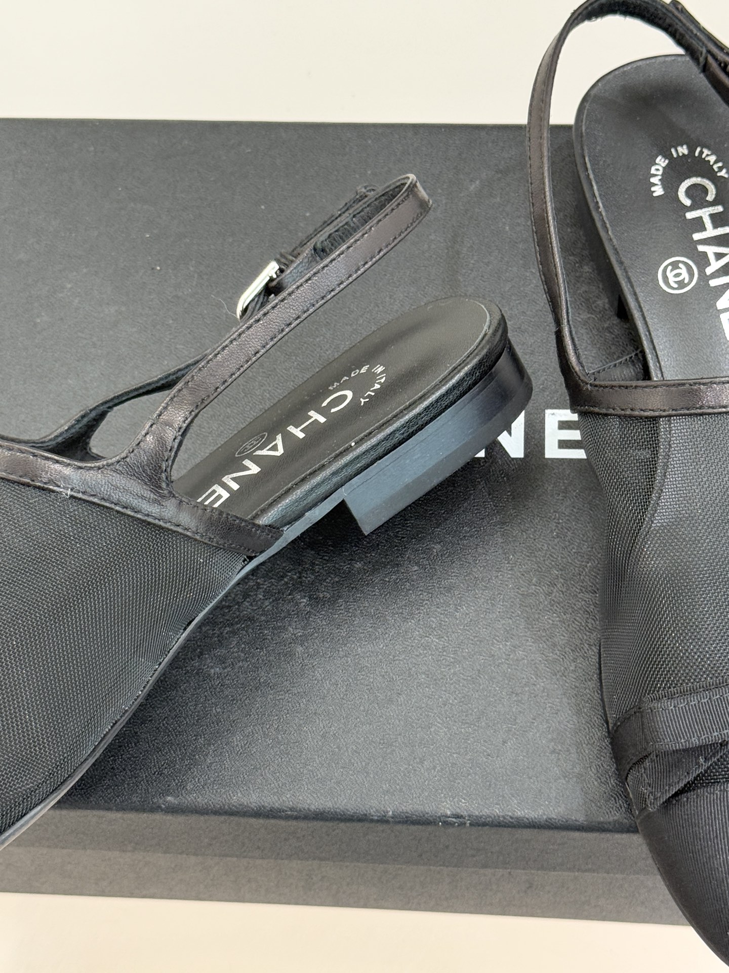 CHANE*｜小香26C新品网纱双C蝴蝶结凉鞋当小香经典符号邂逅26C夏日灵感这双凉鞋便成了奢雅与实穿的