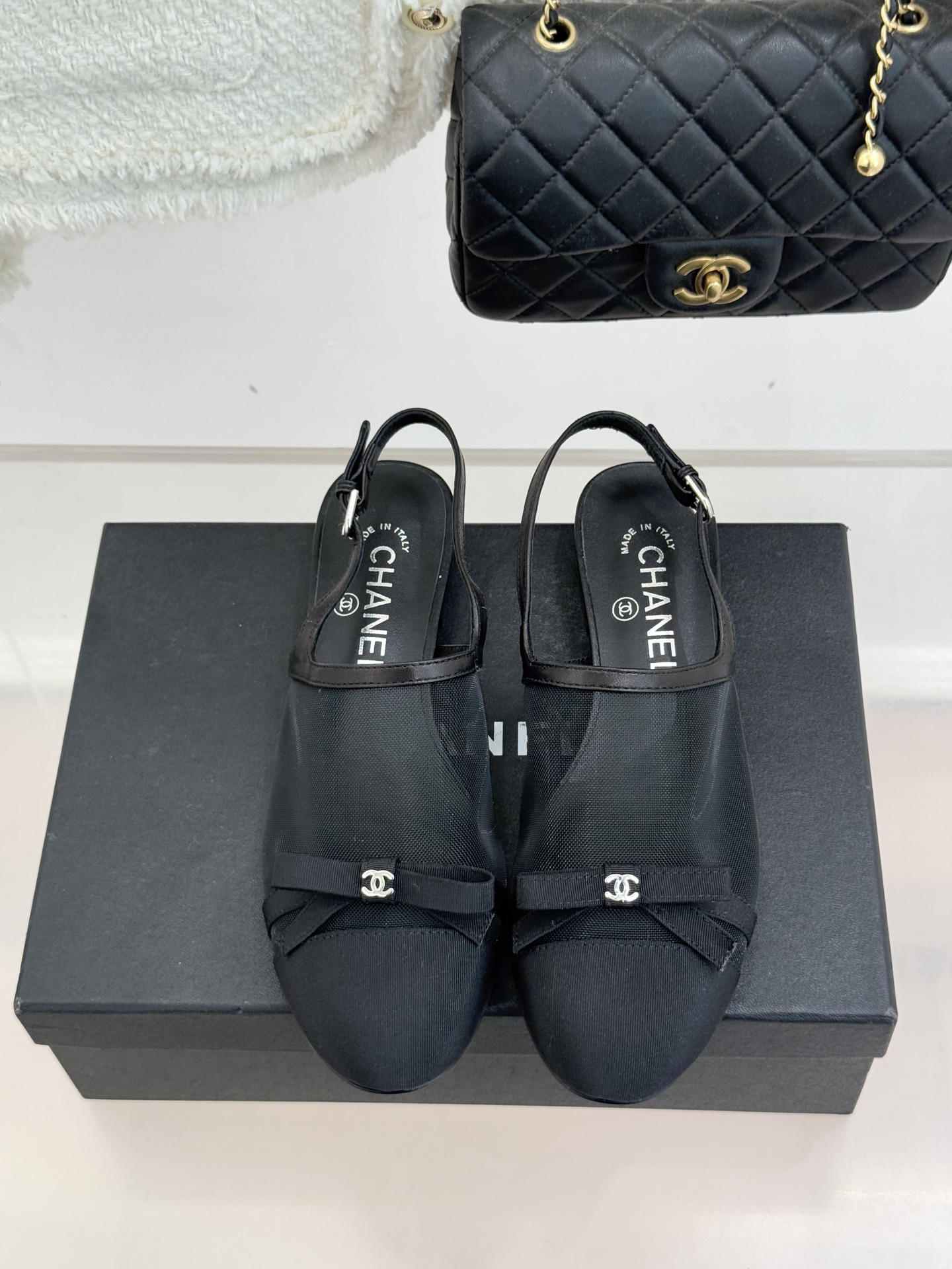 CHANE*｜小香26C新品网纱双C蝴蝶结凉鞋当小香经典符号邂逅26C夏日灵感这双凉鞋便成了奢雅与实穿的