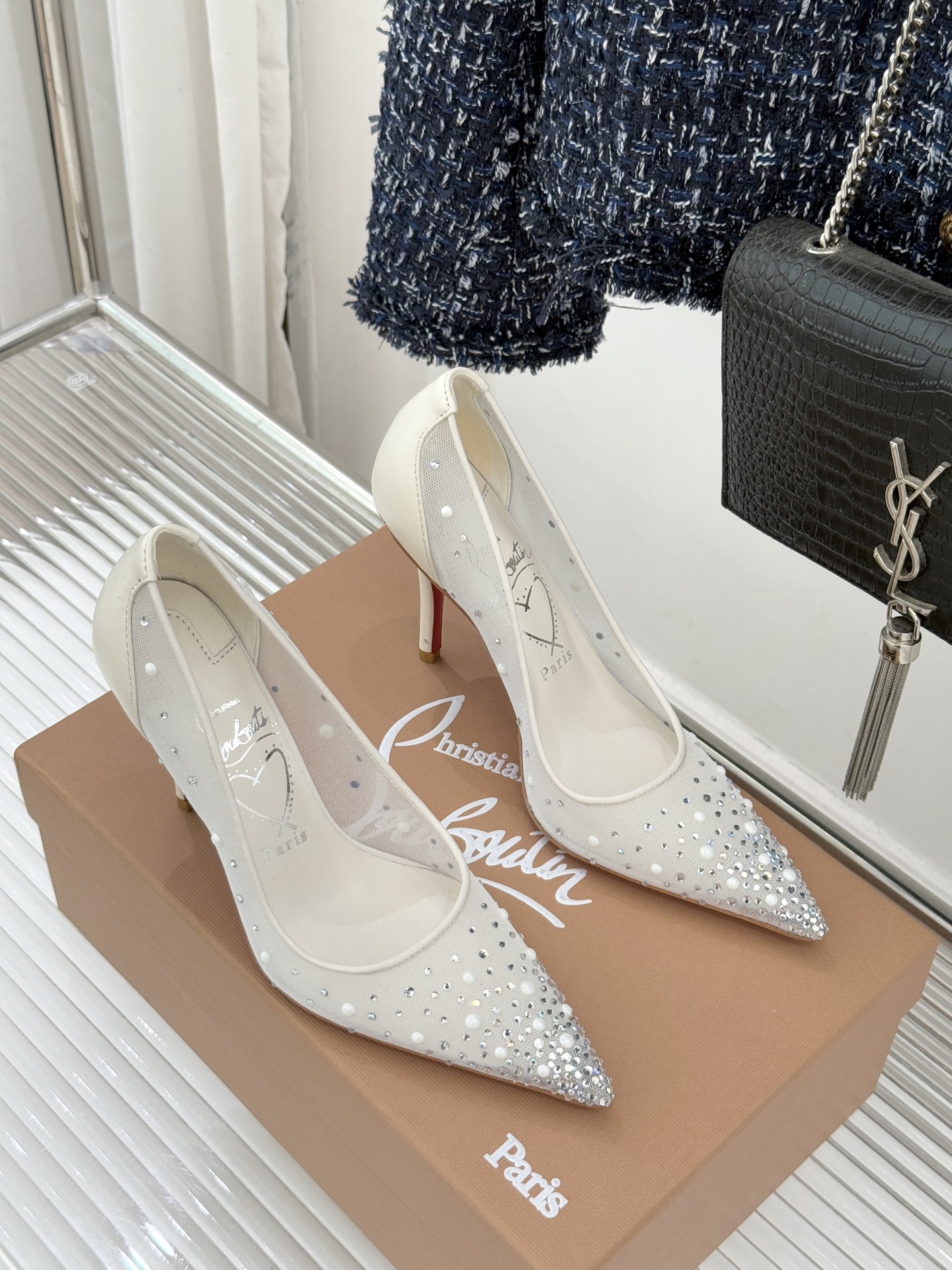 Christian Louboutin26WF新品网纱水钻尖头高跟鞋以轻透网纱邂逅璀璨水钻将法式性感与奢
