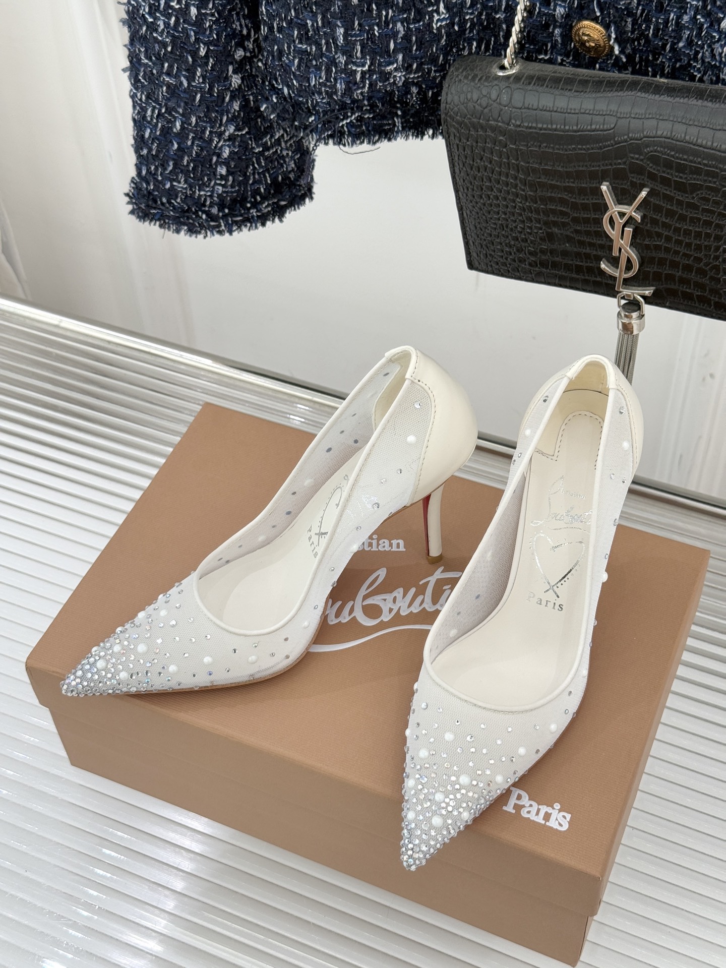 Christian Louboutin26WF新品网纱水钻尖头高跟鞋以轻透网纱邂逅璀璨水钻将法式性感与奢