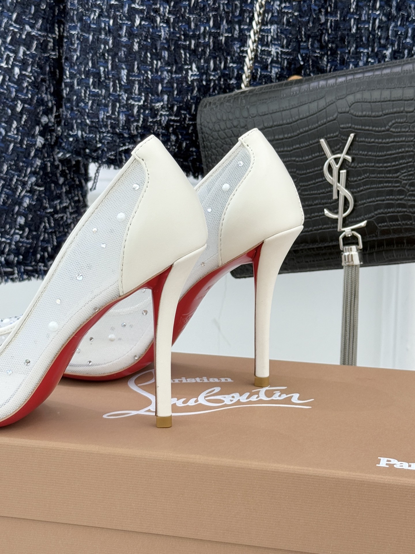 Christian Louboutin26WF新品网纱水钻尖头高跟鞋以轻透网纱邂逅璀璨水钻将法式性感与奢
