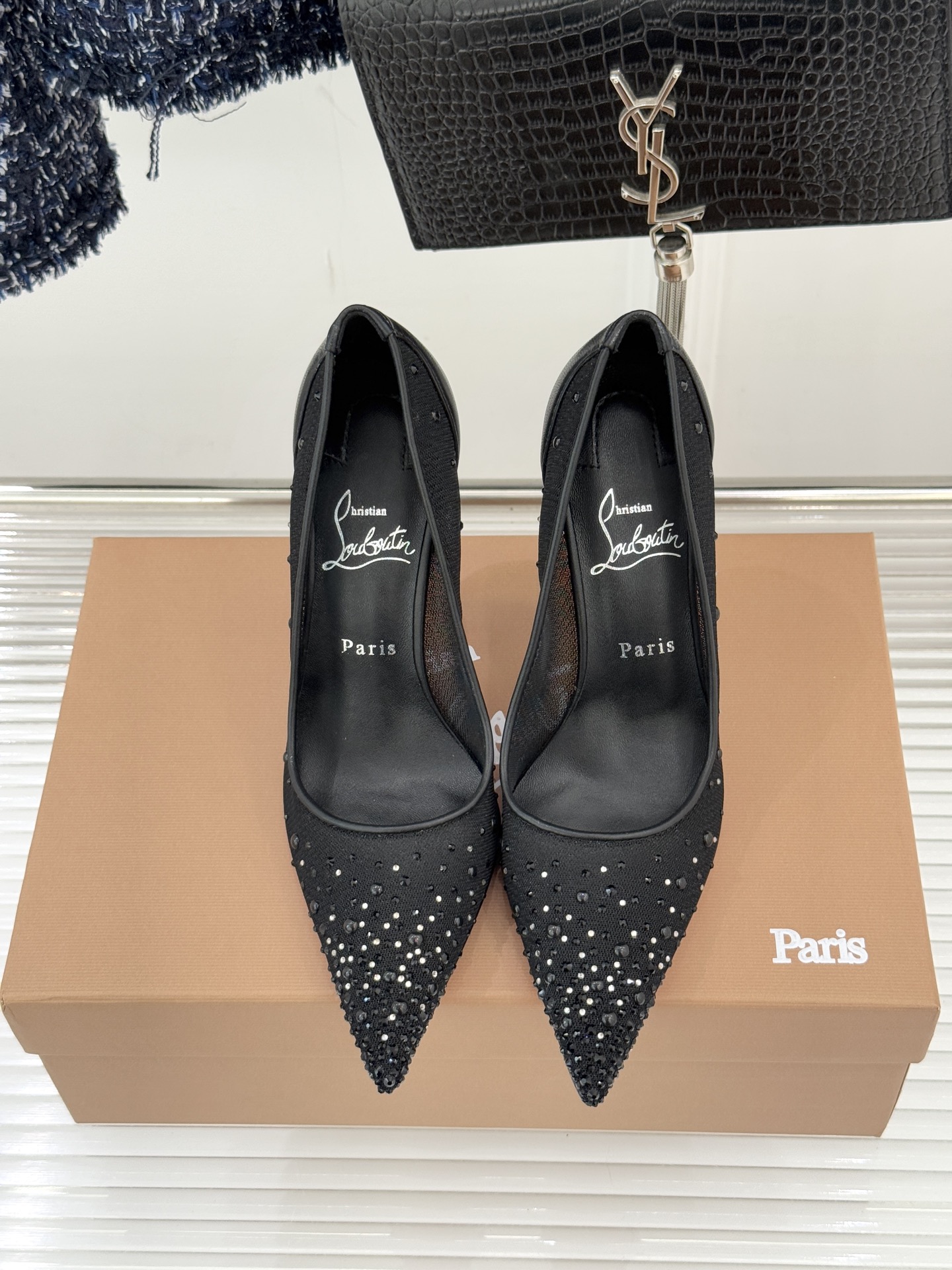 Christian Louboutin26WF新品网纱水钻尖头高跟鞋以轻透网纱邂逅璀璨水钻将法式性感与奢