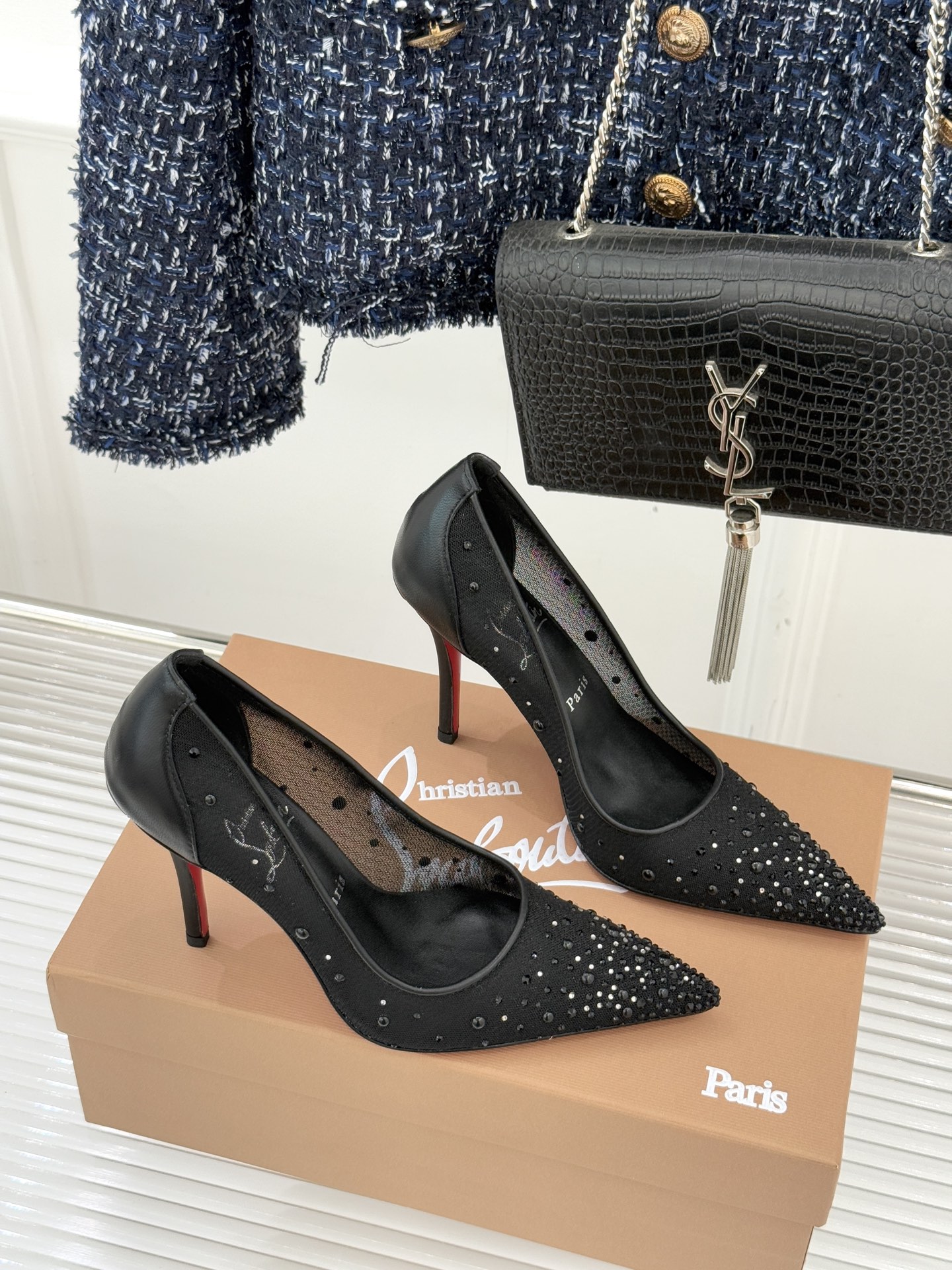 Christian Louboutin26WF新品网纱水钻尖头高跟鞋以轻透网纱邂逅璀璨水钻将法式性感与奢