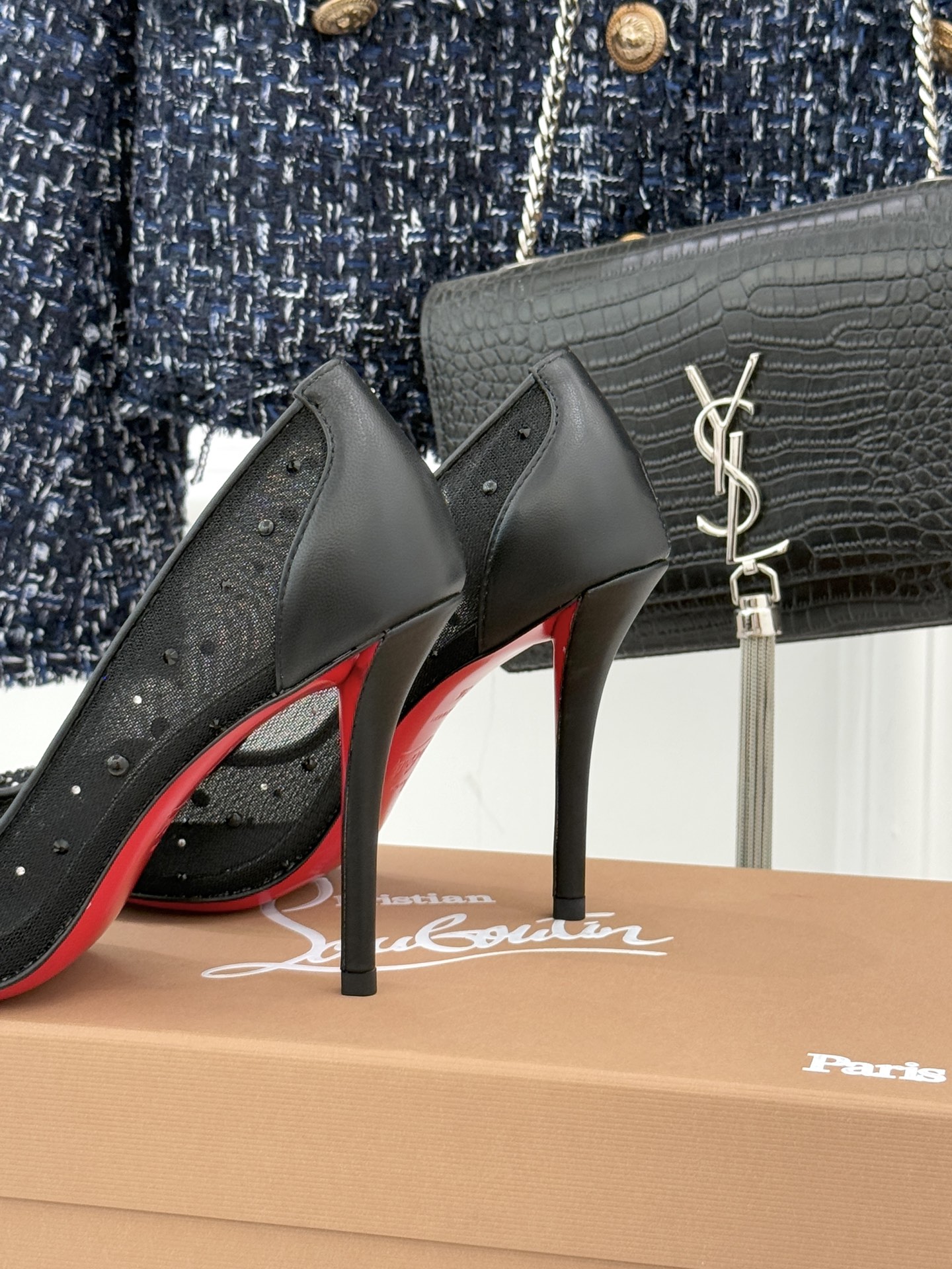 Christian Louboutin26WF新品网纱水钻尖头高跟鞋以轻透网纱邂逅璀璨水钻将法式性感与奢