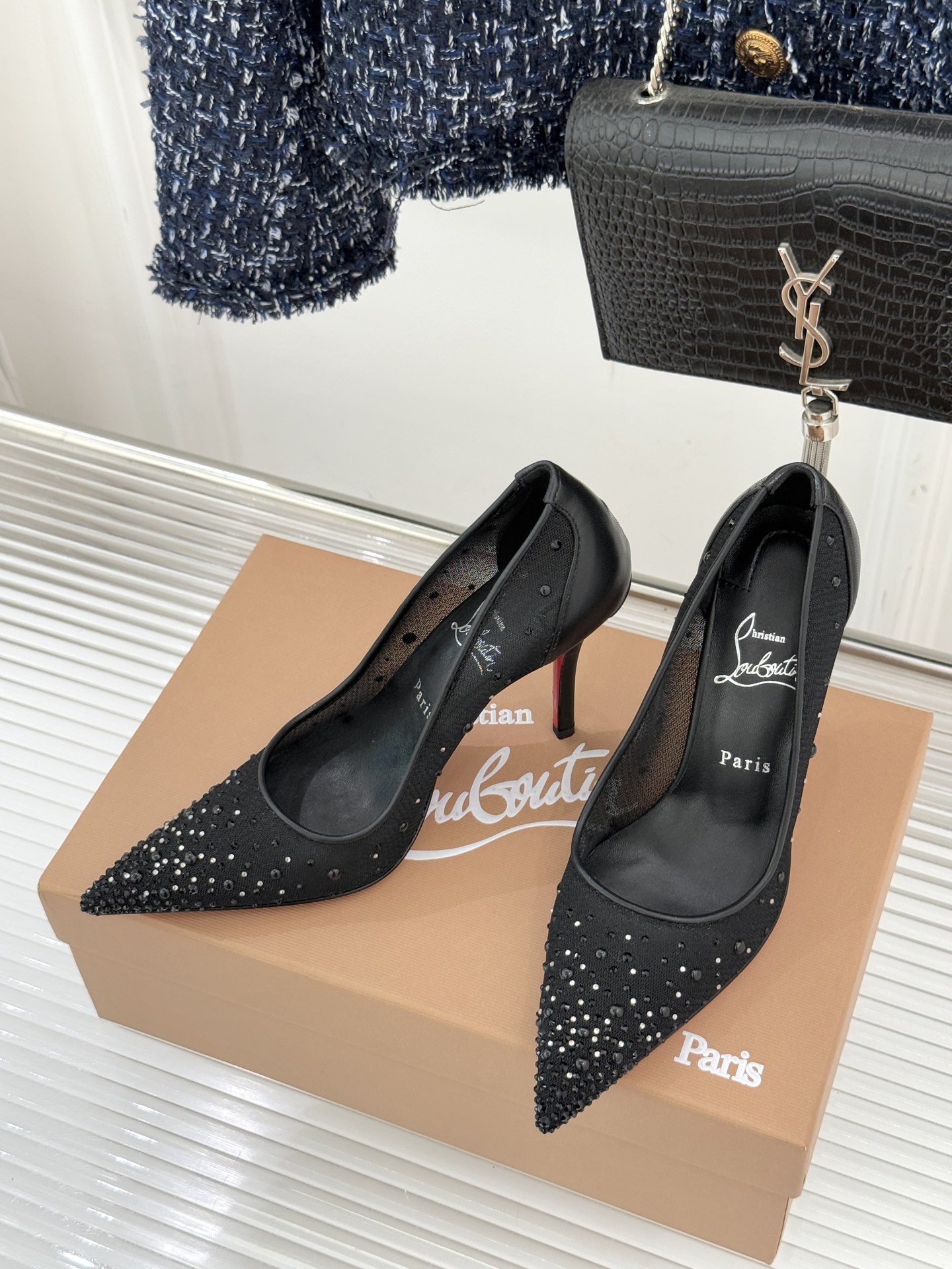 Christian Louboutin26WF新品网纱水钻尖头高跟鞋以轻透网纱邂逅璀璨水钻将法式性感与奢