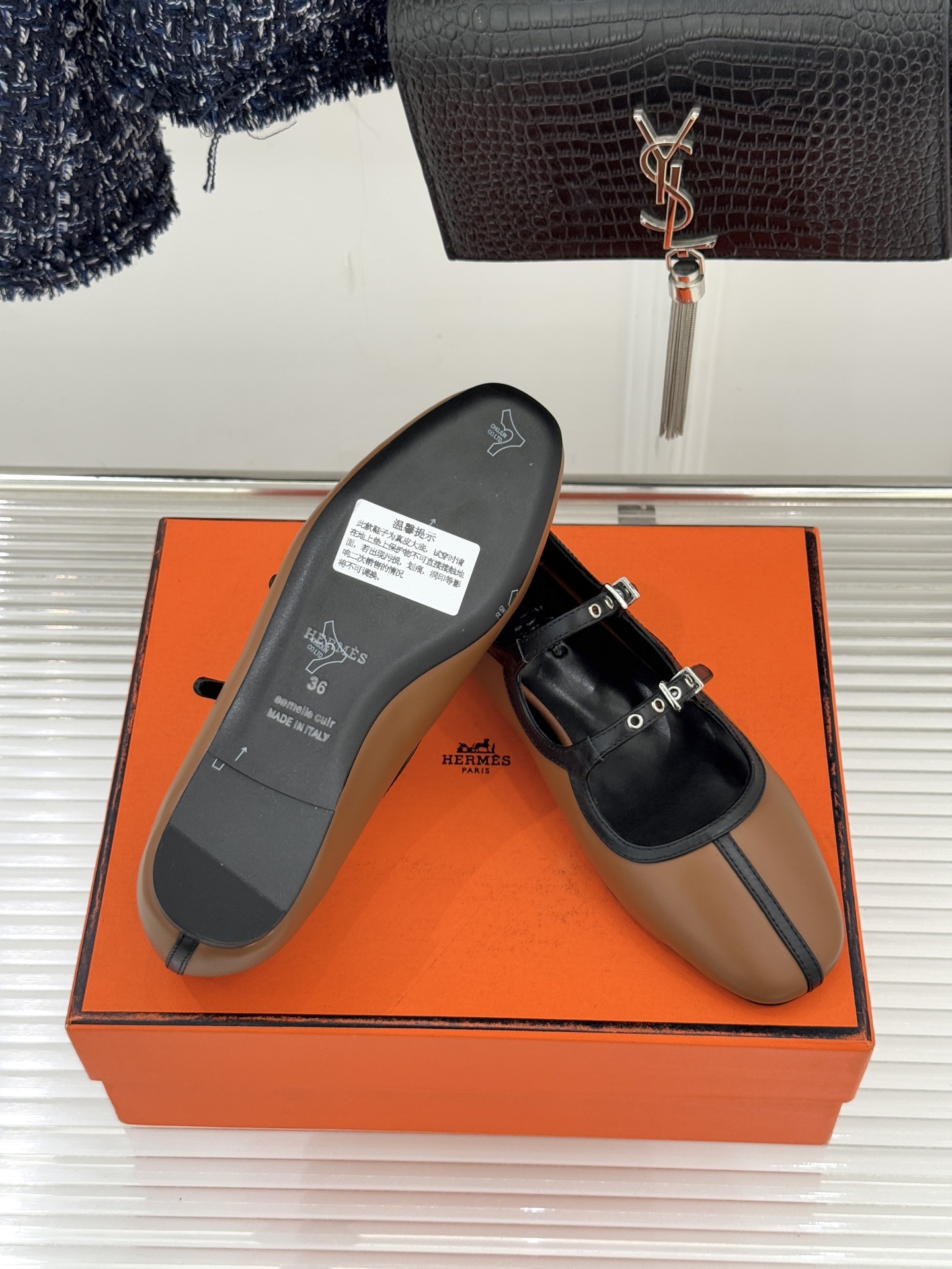 Hermès/爱马仕经典复古玛丽珍鞋今年夏天H家的凉鞋成功在时尚圈杀疯了入手之后我只想说 这钱花得太值！