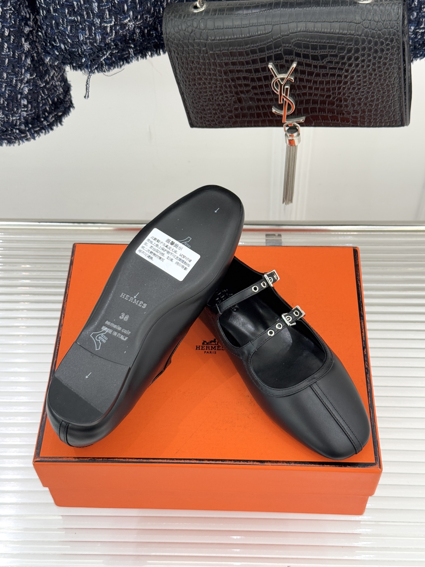 Hermès/爱马仕经典复古玛丽珍鞋今年夏天H家的凉鞋成功在时尚圈杀疯了入手之后我只想说 这钱花得太值！