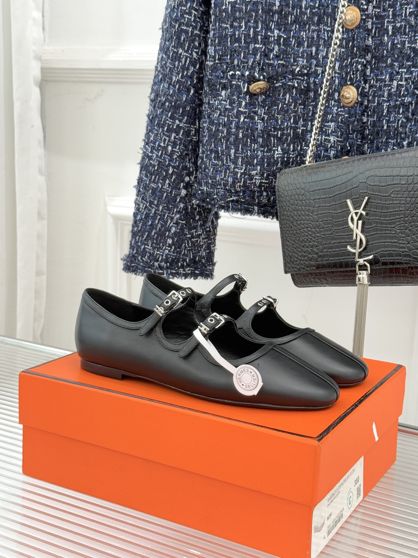 Hermès/爱马仕经典复古玛丽珍鞋今年夏天H家的凉鞋成功在时尚圈杀疯了入手之后我只想说 这钱花得太值！