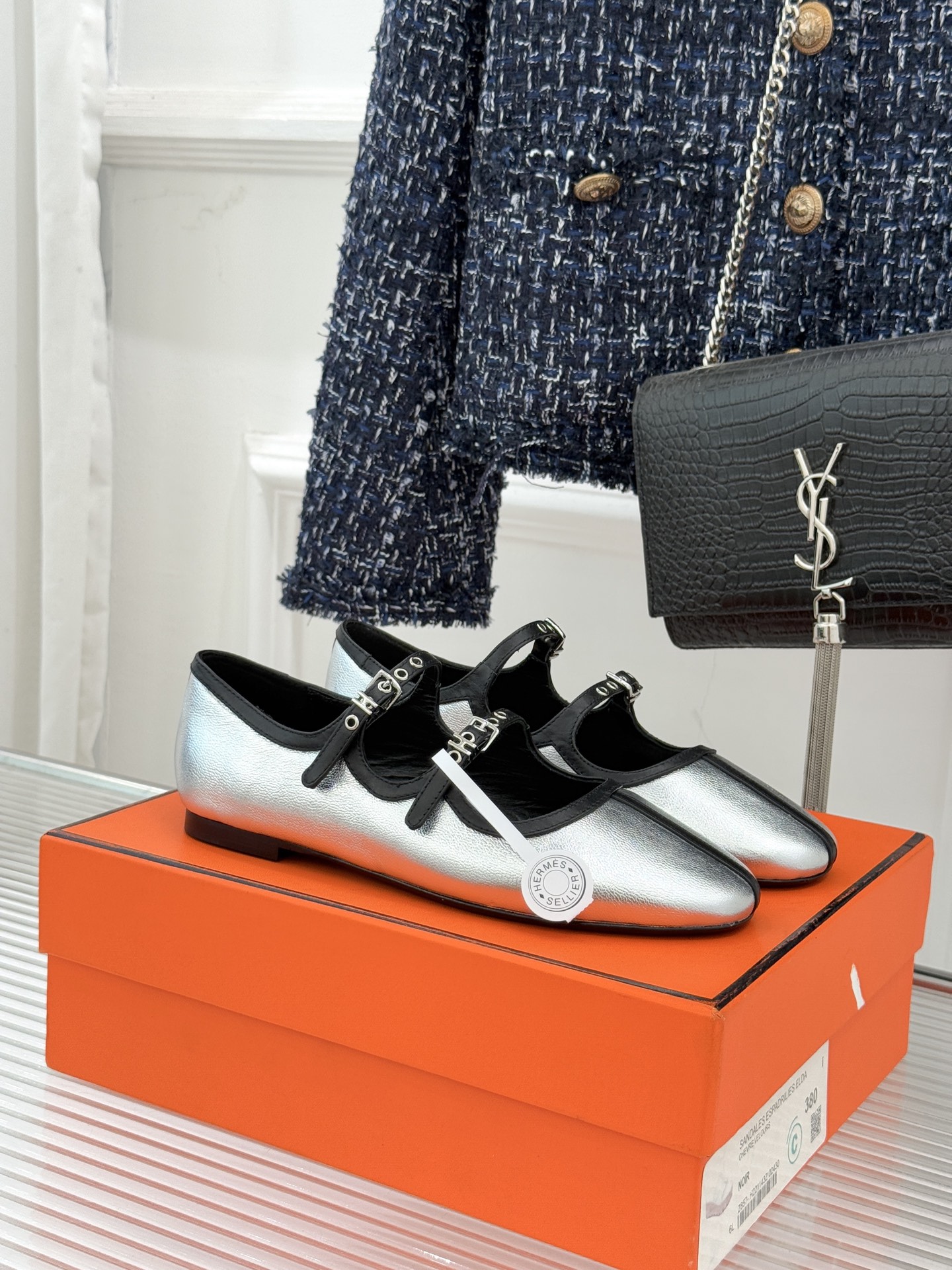 Hermès/爱马仕经典复古玛丽珍鞋今年夏天H家的凉鞋成功在时尚圈杀疯了入手之后我只想说 这钱花得太值！