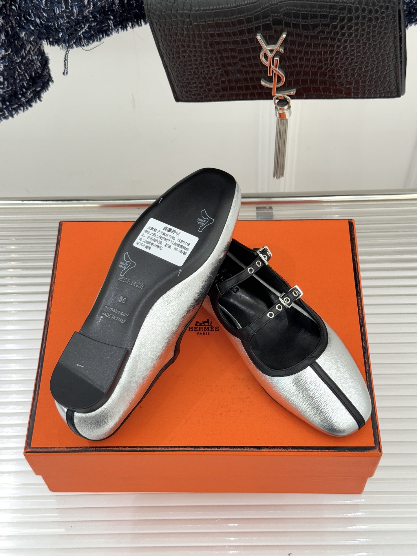 Hermès/爱马仕经典复古玛丽珍鞋今年夏天H家的凉鞋成功在时尚圈杀疯了入手之后我只想说 这钱花得太值！