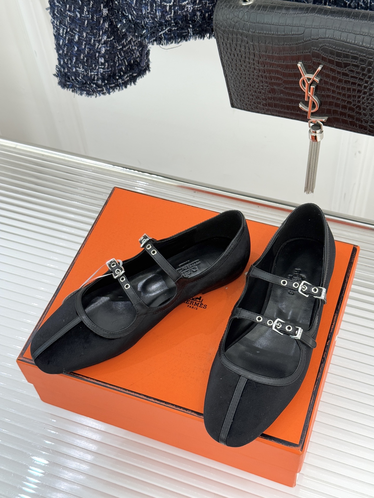 Hermès/爱马仕经典复古玛丽珍鞋今年夏天H家的凉鞋成功在时尚圈杀疯了入手之后我只想说 这钱花得太值！